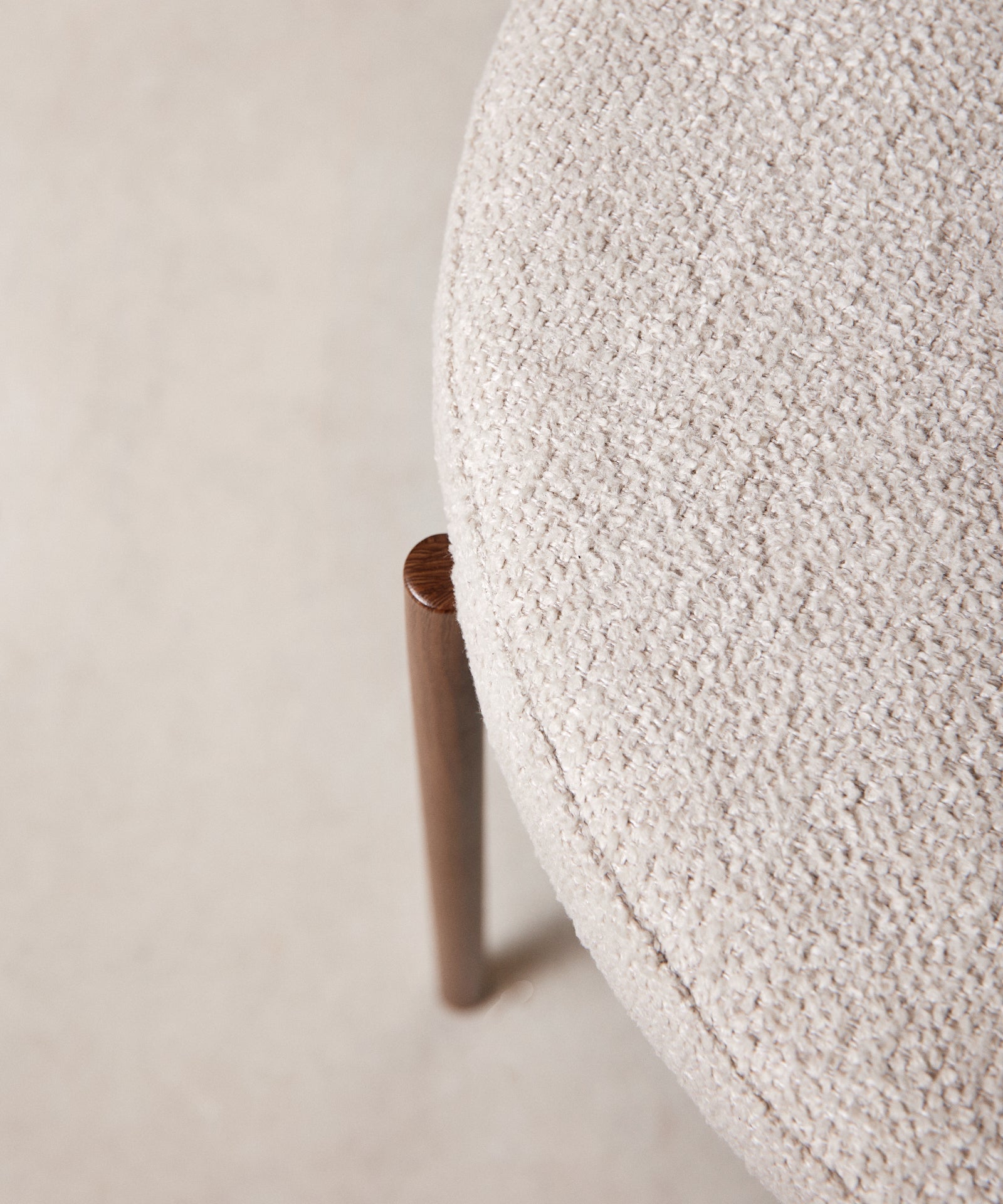 55629169885570 Silla de Comedor en Tela y Metal Alexia - EDICIÓN MADERA Sillas tapizadas Northdeco