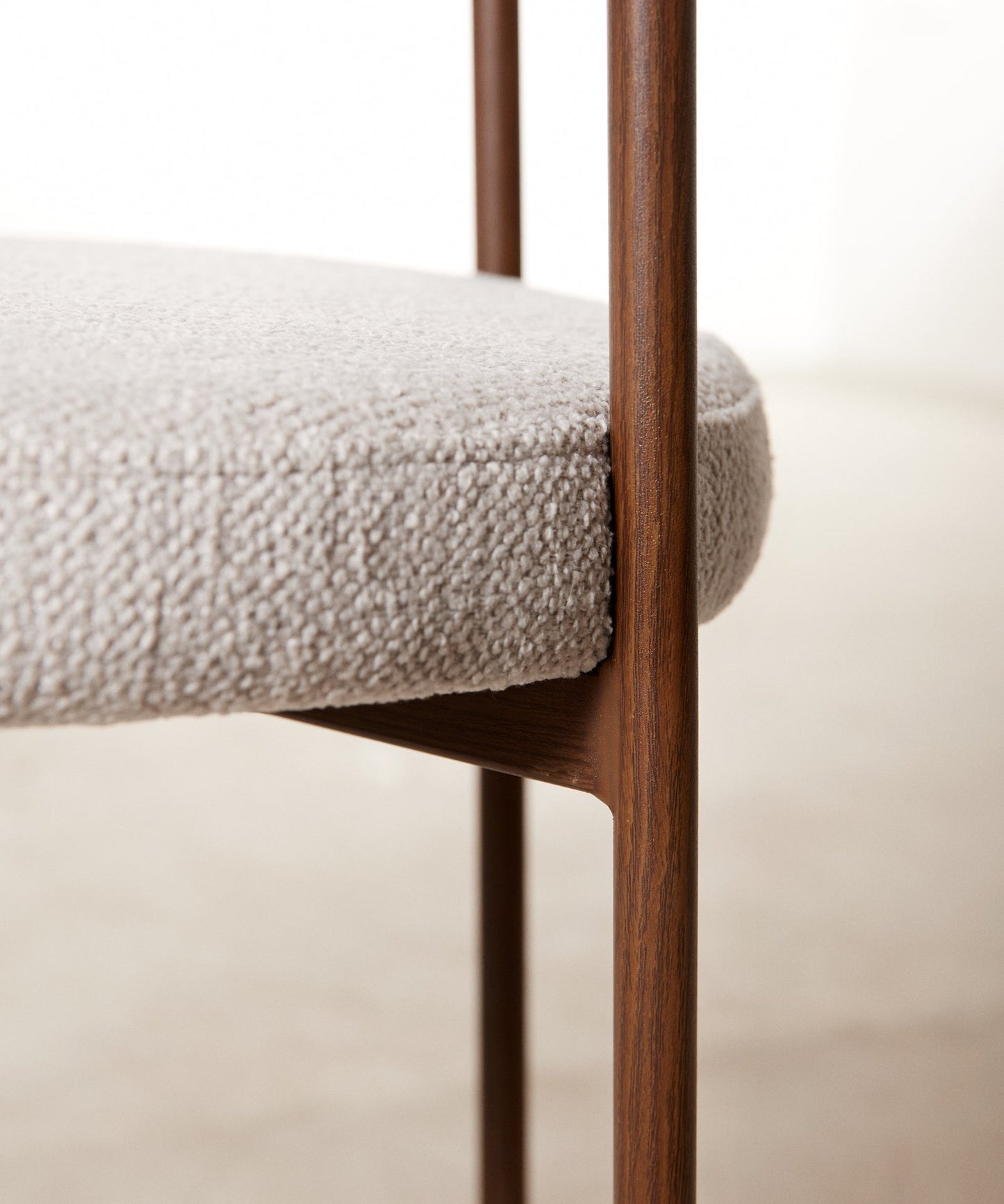 55629169885570 Silla de Comedor en Tela y Metal Alexia - EDICIÓN MADERA Sillas tapizadas Northdeco