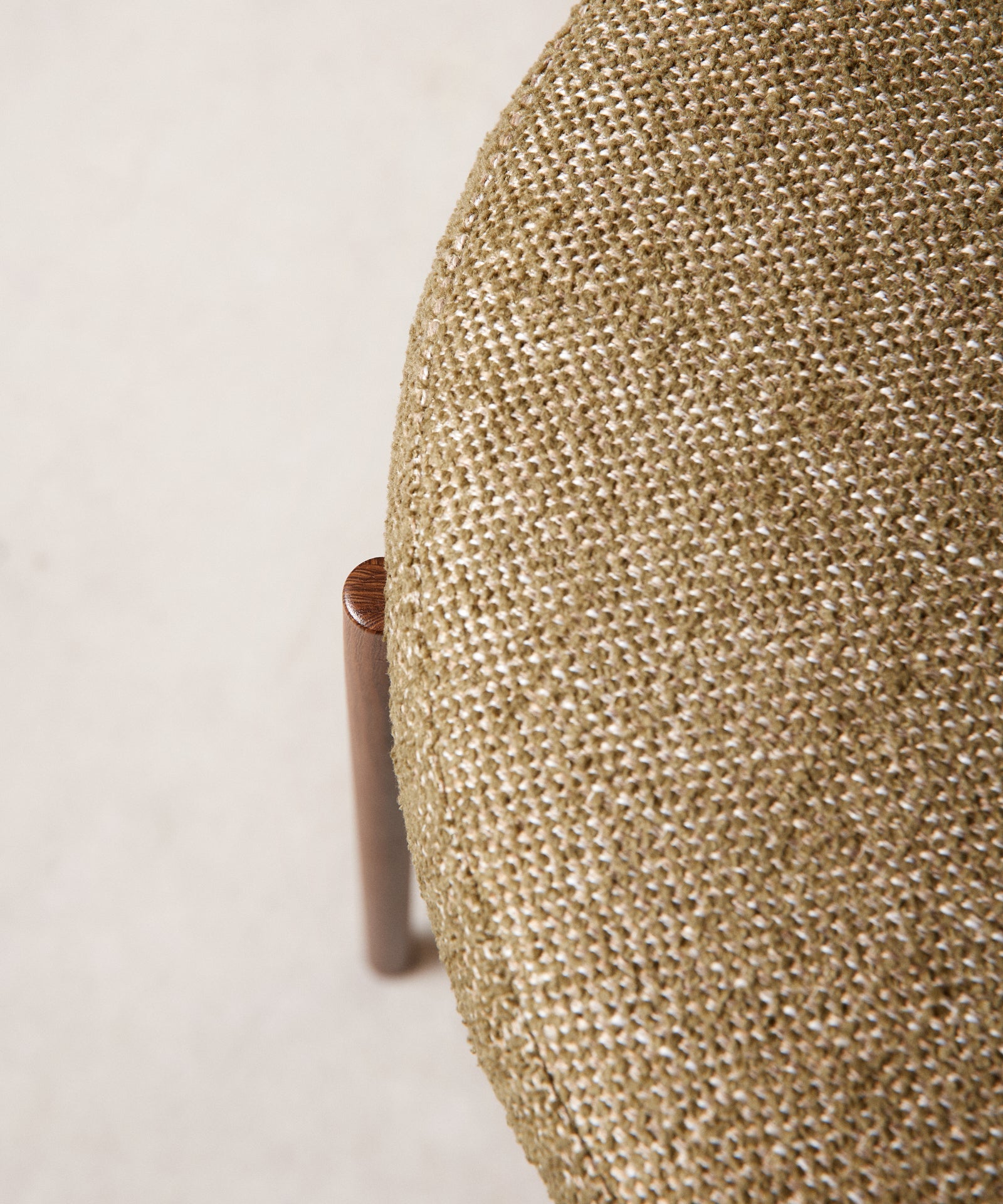 55629190201730 Silla de Comedor en Tela y Metal Alexia - EDICIÓN MADERA Sillas tapizadas Northdeco