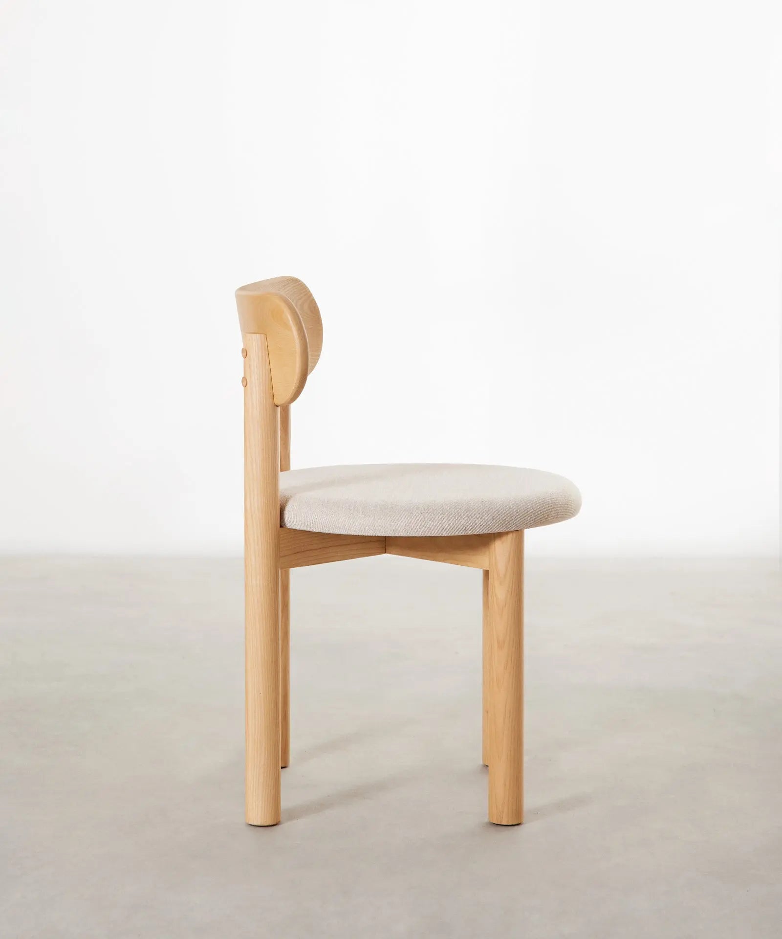 55651792126338 Silla de Comedor en Madera Tapizada Bianca Sillas Nórdicas Northdeco