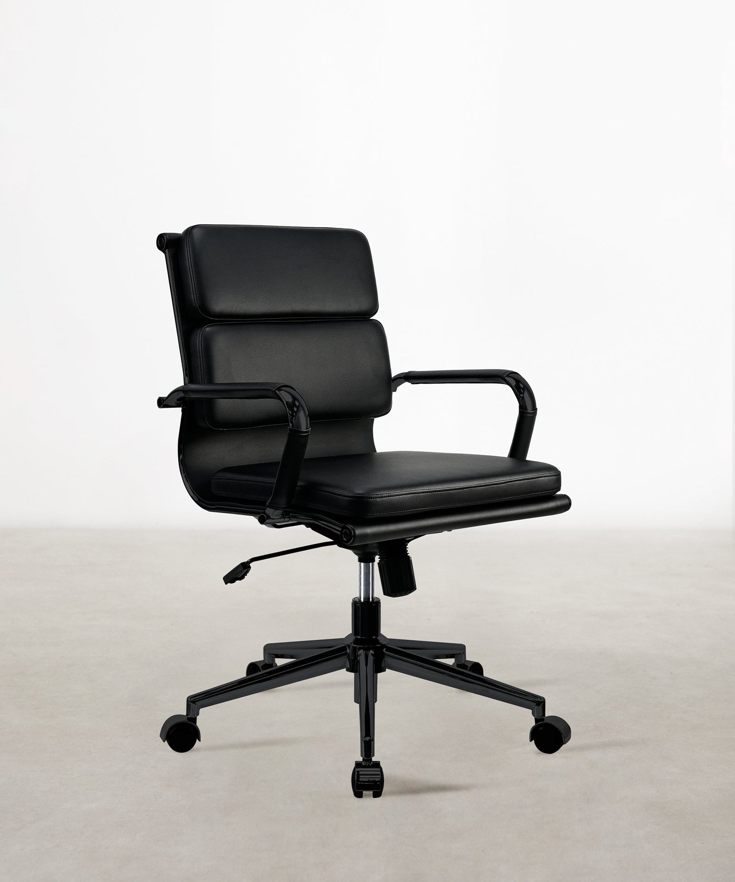 48501523972433 Silla de Oficina en Polipiel Low Base Belmont Black Edition Sillas de Oficina Northdeco Negro