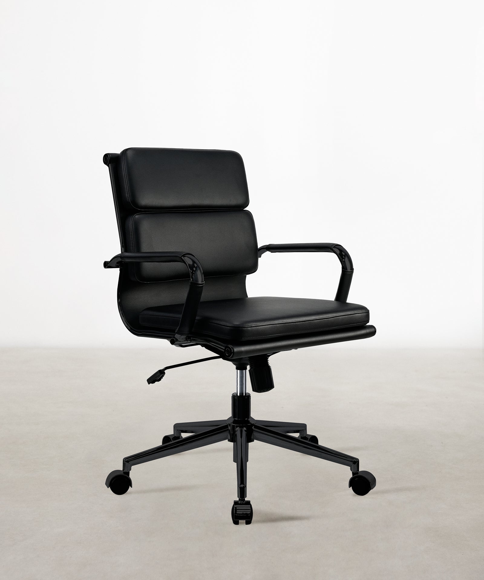 48501523972433 Silla de Oficina en Polipiel Low Base Belmont Black Edition Sillas de Oficina Northdeco Negro