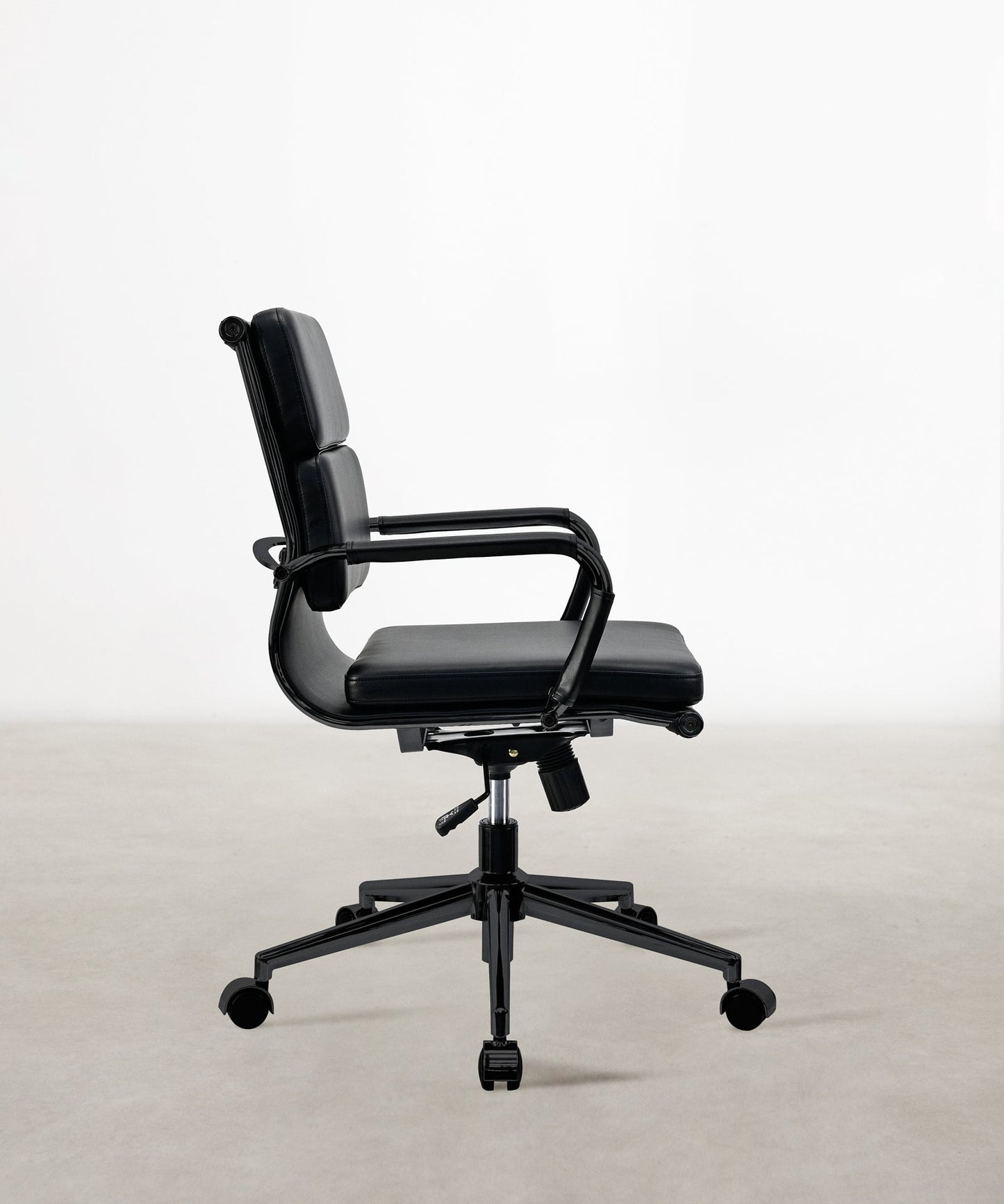 48501523972433 Silla de Oficina en Polipiel Low Base Belmont Black Edition Sillas de Oficina Northdeco