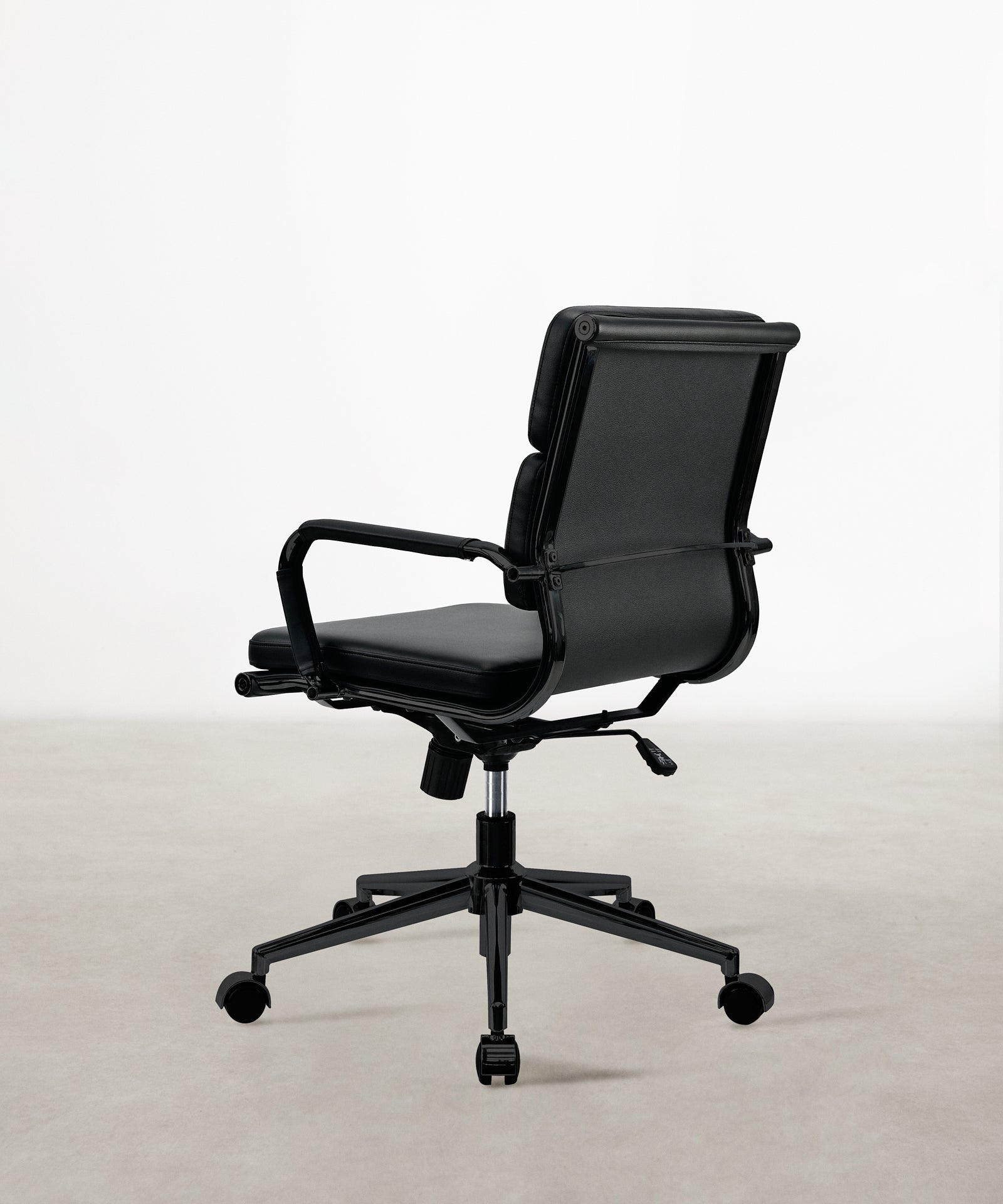 48501523972433 Silla de Oficina en Polipiel Low Base Belmont Black Edition Sillas de Oficina Northdeco