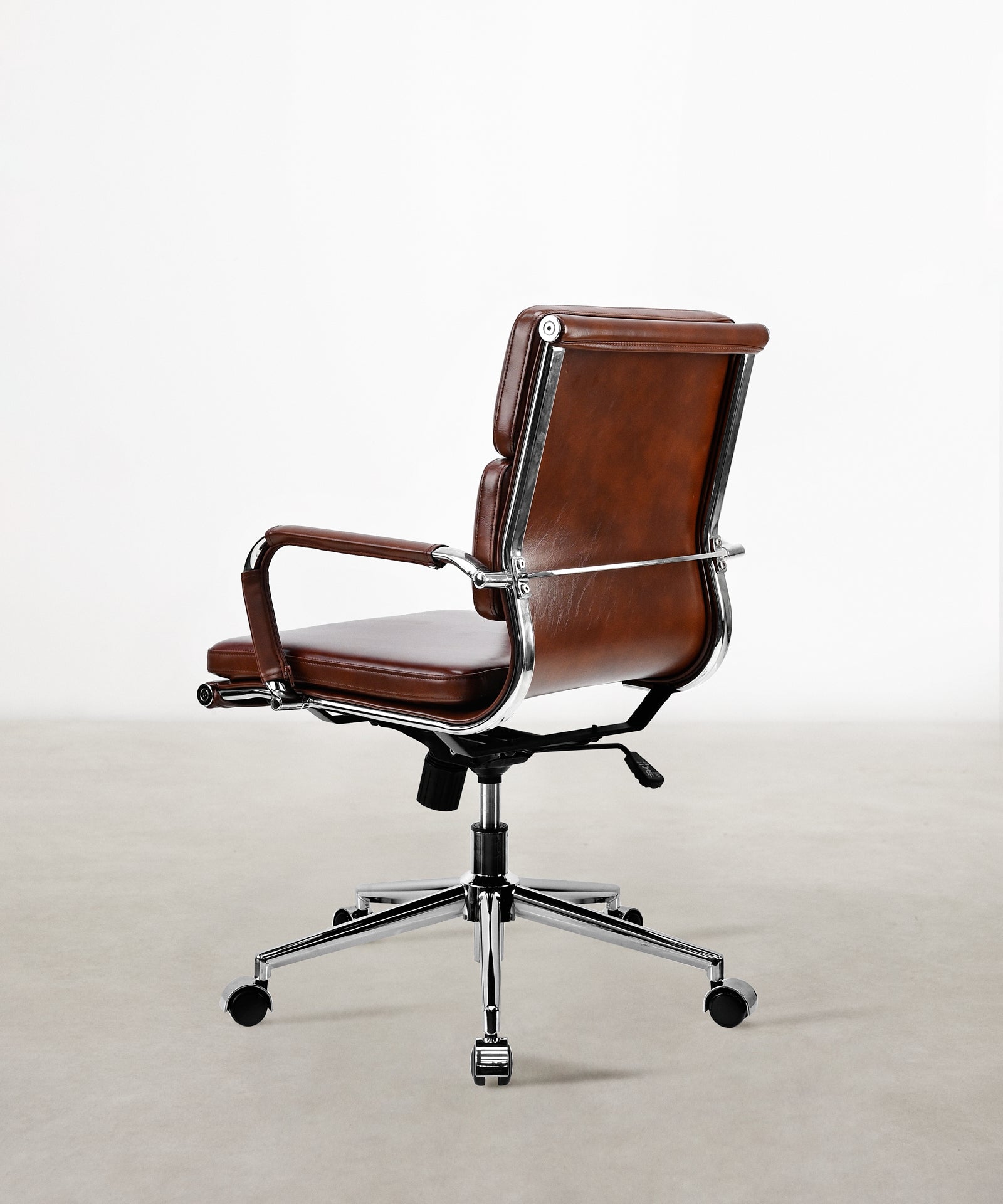 46683714290001 Silla de Oficina en Piel Low Base Jackson Sillas de Oficina Northdeco