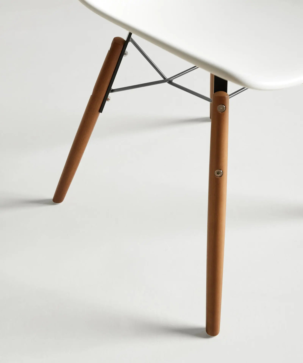 42135571890355 Silla de Polipropileno y Madera Elon Sillas de Plástico Northdeco