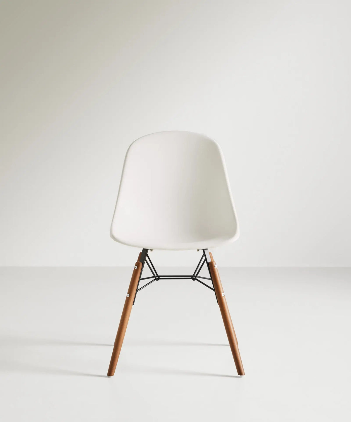 42135571890355 Silla de Polipropileno y Madera Elon Sillas de Plástico Northdeco