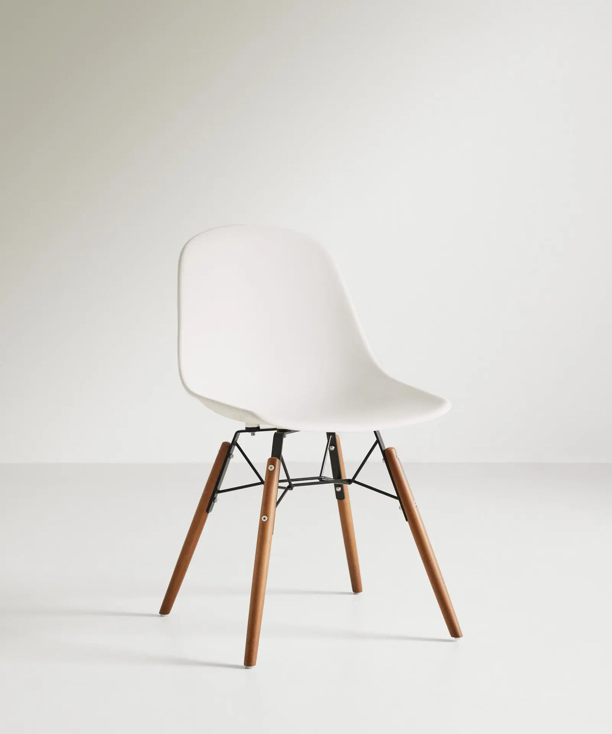 42135571890355 Silla de Polipropileno y Madera Elon Sillas de Plástico Northdeco
