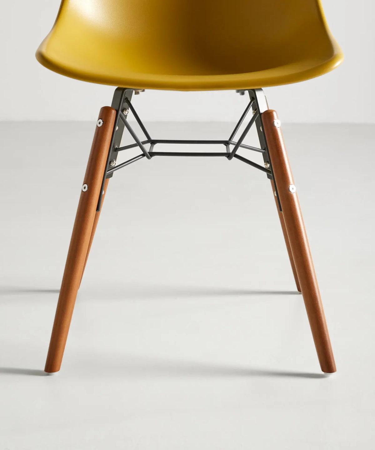 42033017192627 Silla de Polipropileno y Madera Elon Sillas de Plástico Northdeco