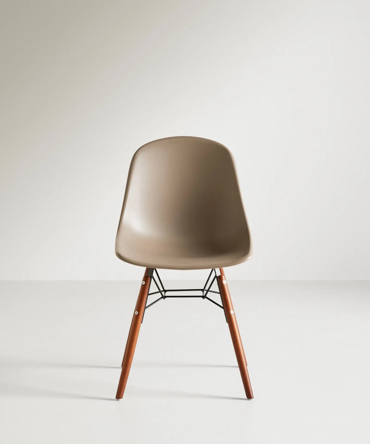 42016701546675 Silla de Polipropileno y Madera Elon Sillas de Plástico Northdeco