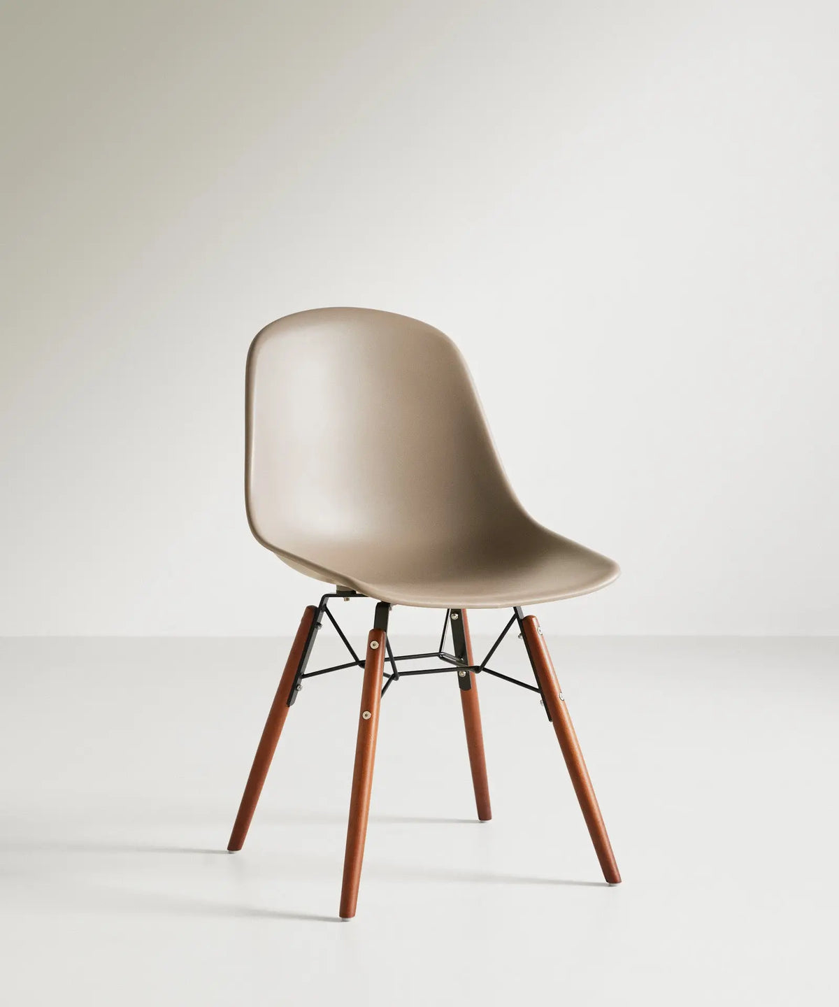 42016701546675 Silla de Polipropileno y Madera Elon Sillas de Plástico Northdeco