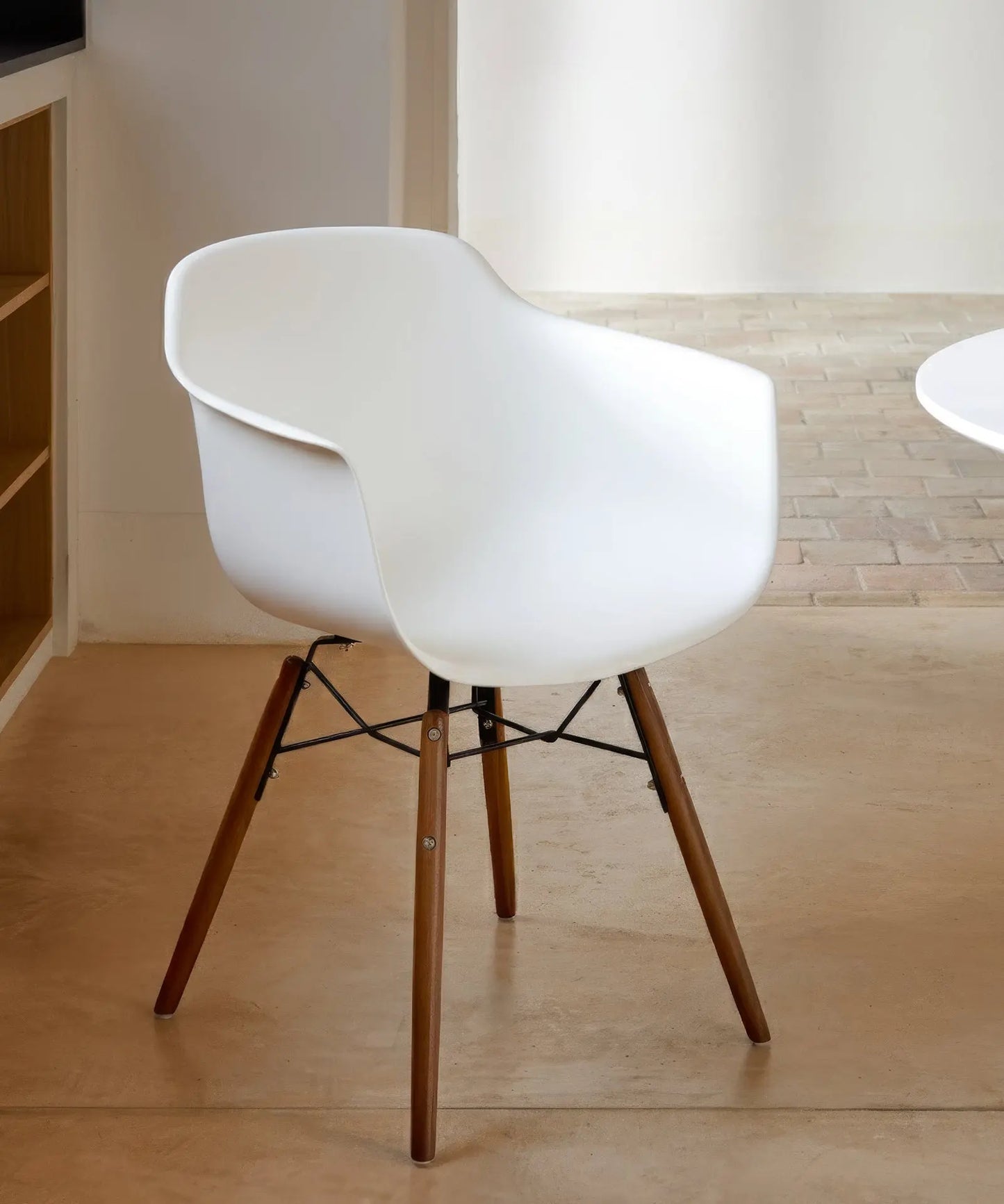 42135554621619 Silla de Polipropileno y Madera con Reposabrazos Elon Arms Sillas de Plástico Northdeco