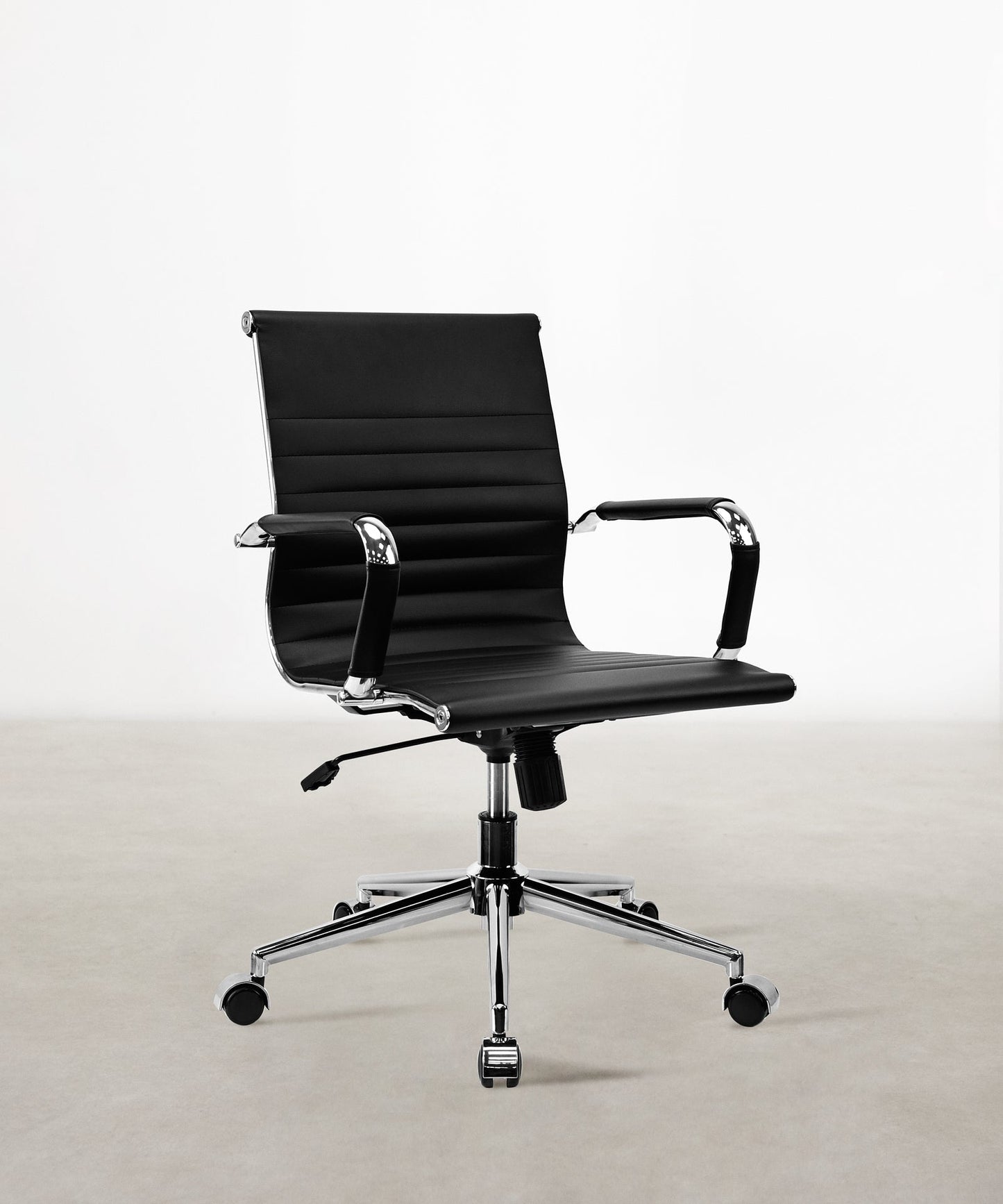 55959093084546 Silla de Oficina en Piel Italiana Low Back Larsen Sillas de Oficina Northdeco Negro