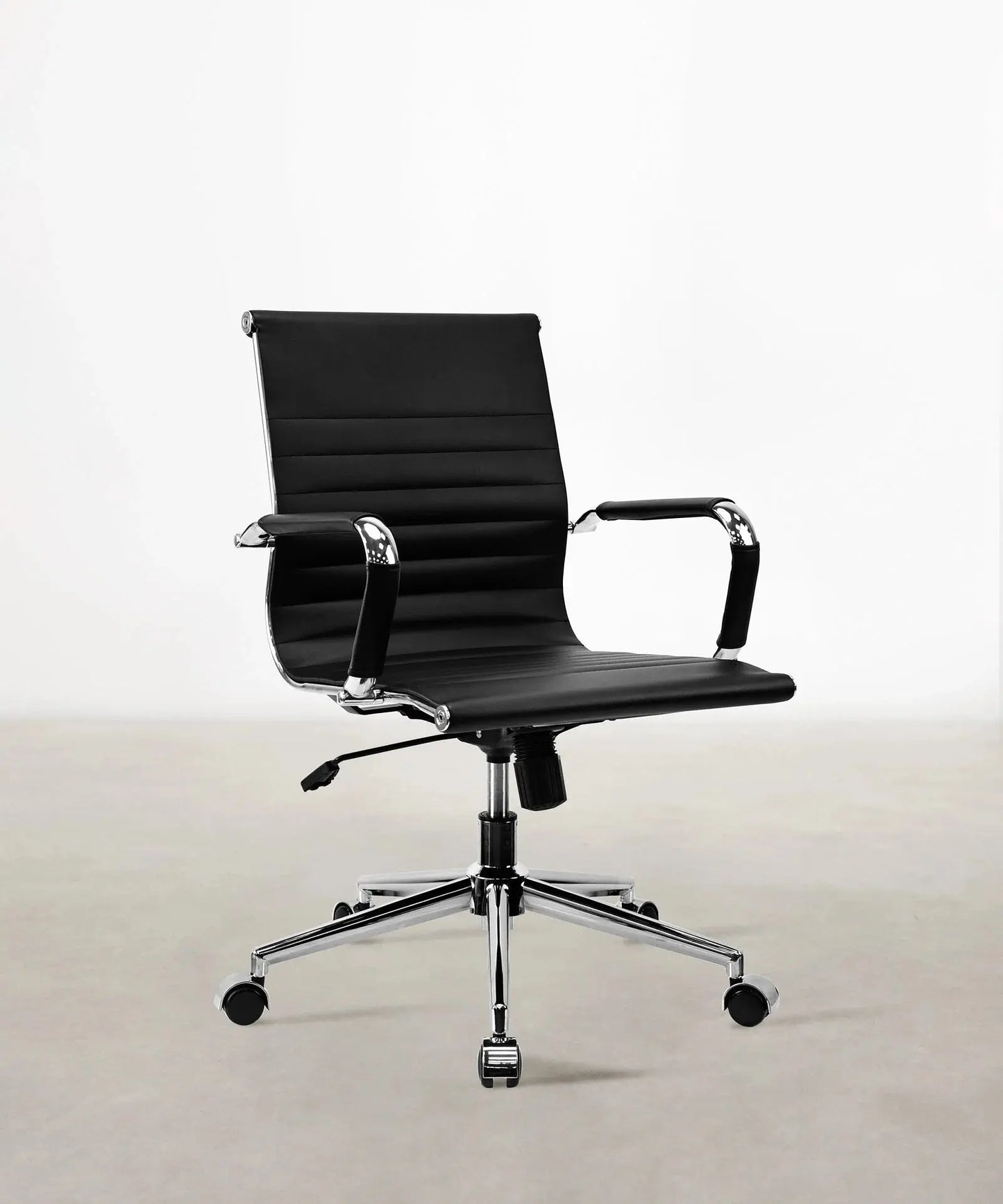 42310430228659 Silla de Oficina en Polipiel Low Back Larsen Sillas de Oficina Northdeco