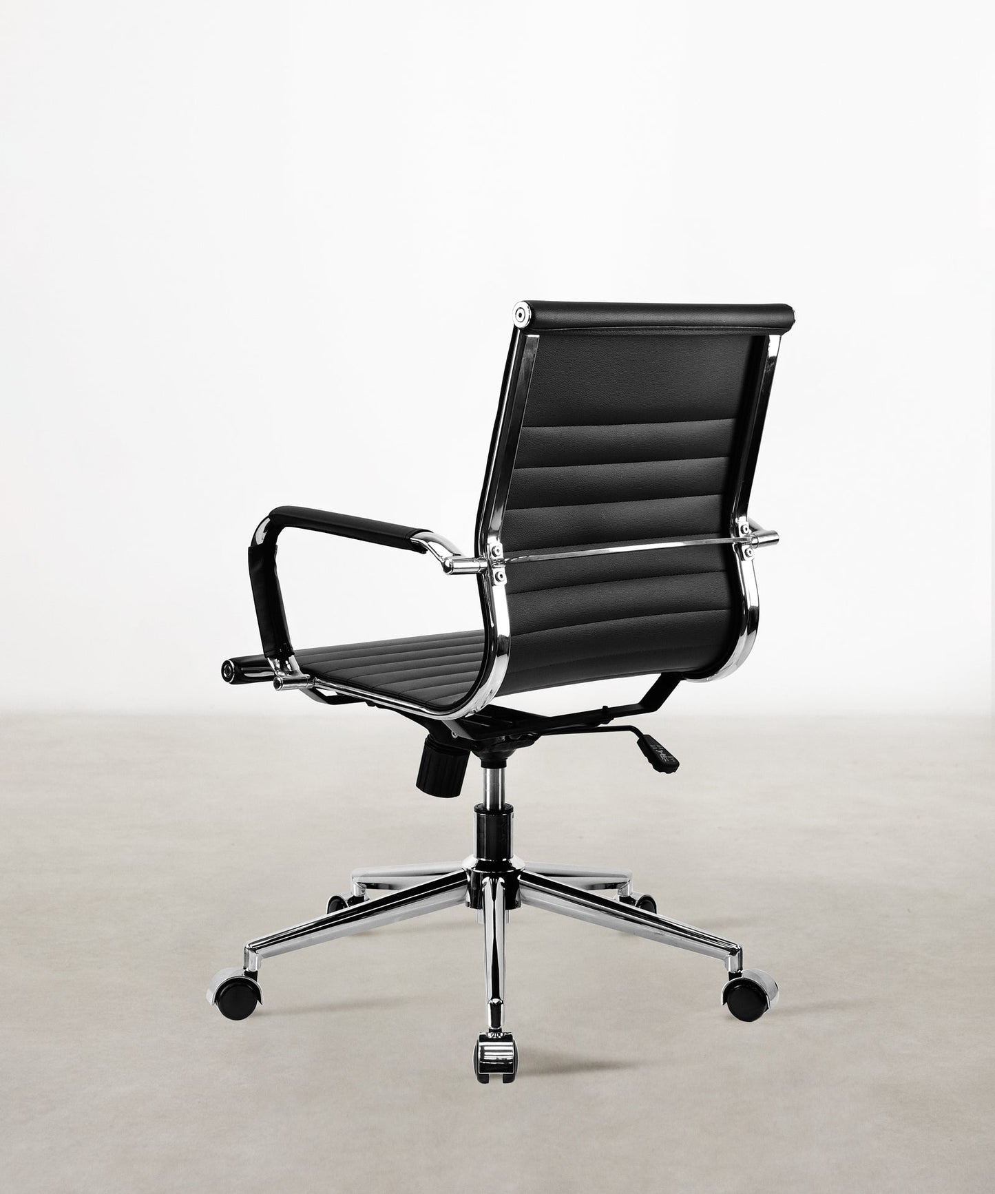 55959093084546 Silla de Oficina en Piel Italiana Low Back Larsen Sillas de Oficina Northdeco