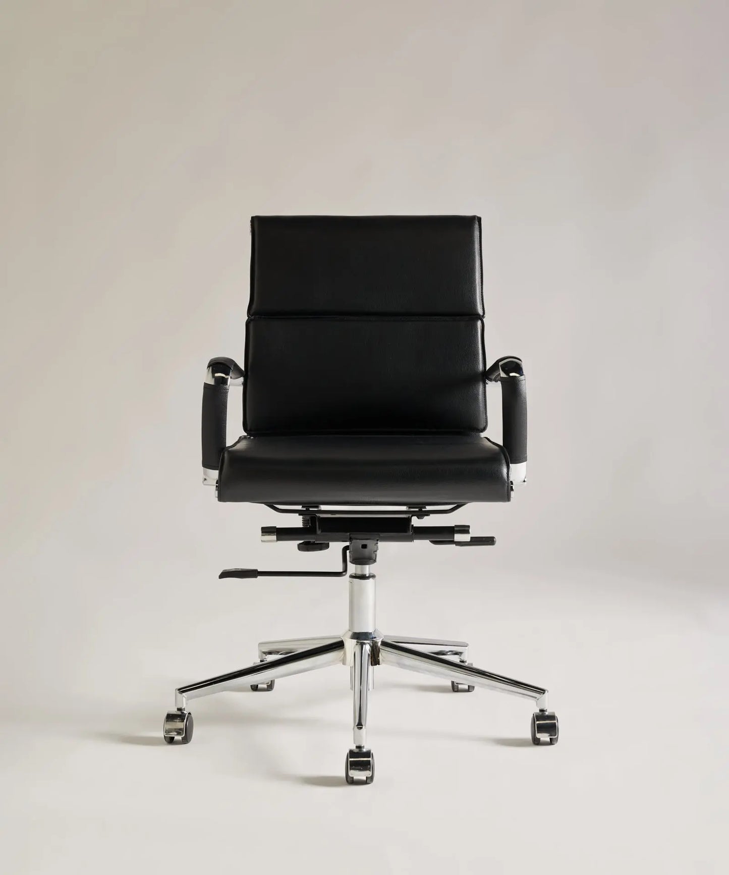 55962016121218 Silla de Oficina en Piel Kane Low Base Sillas de Oficina Northdeco