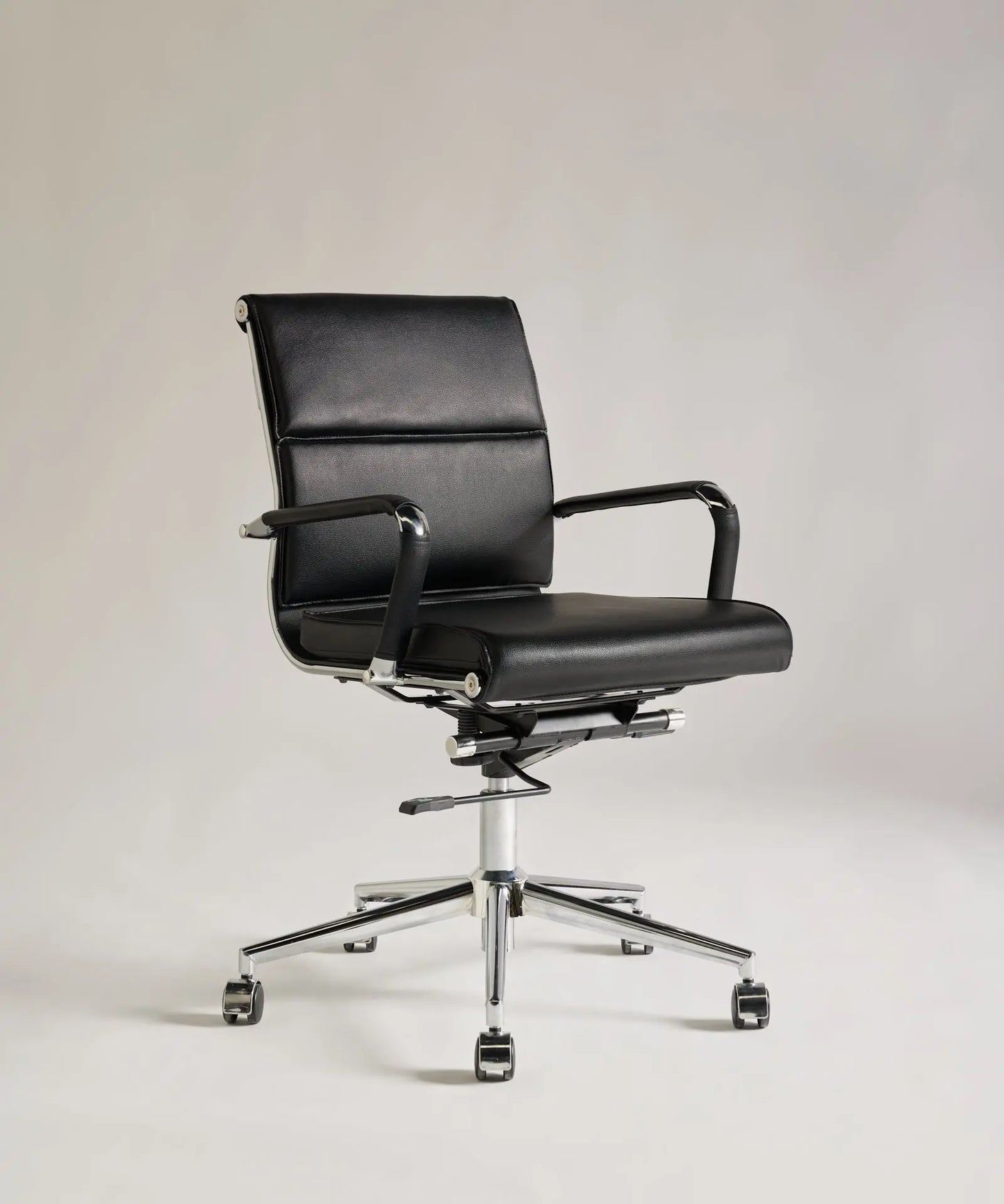 55962016121218 Silla de Oficina en Piel Kane Low Base Sillas de Oficina Northdeco