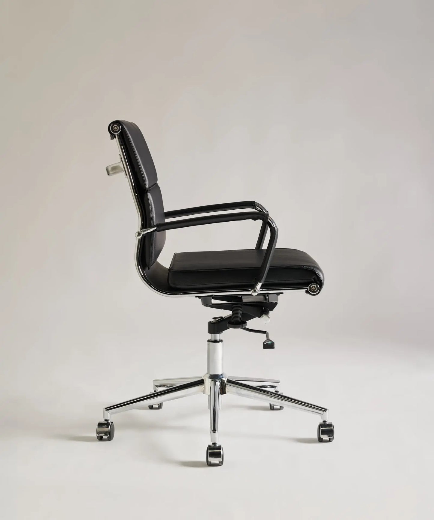 55962016121218 Silla de Oficina en Piel Kane Low Base Sillas de Oficina Northdeco