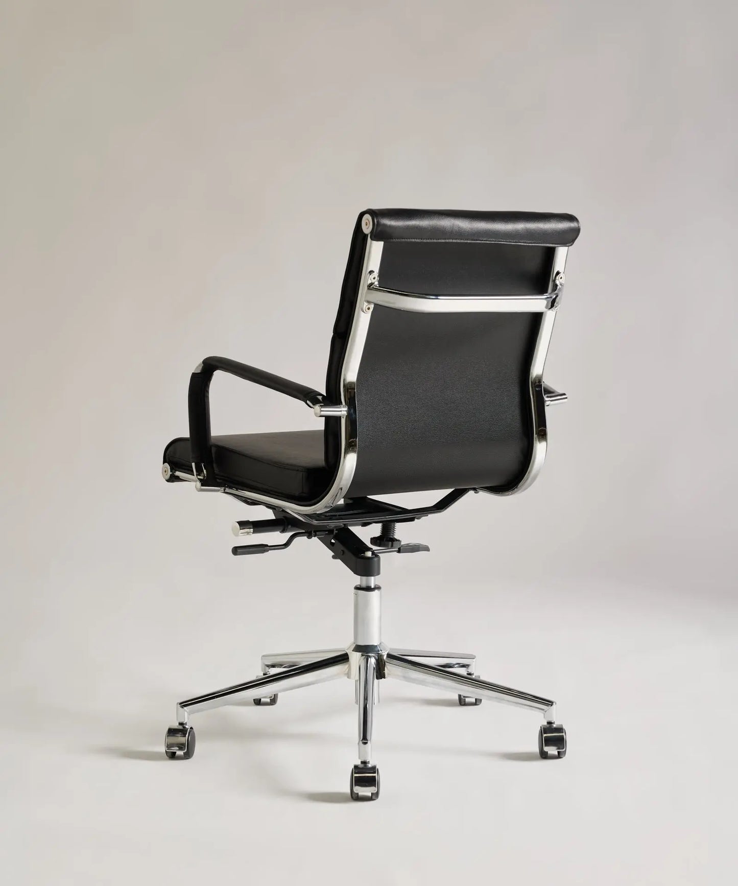 55962016121218 Silla de Oficina en Piel Kane Low Base Sillas de Oficina Northdeco