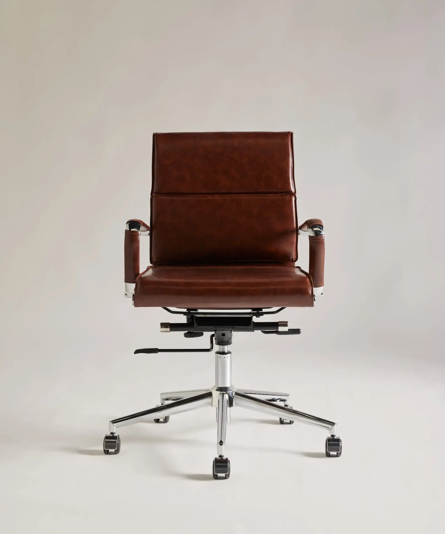 56078975402370 Silla de Oficina en Piel Kane Low Base Sillas de Oficina Northdeco