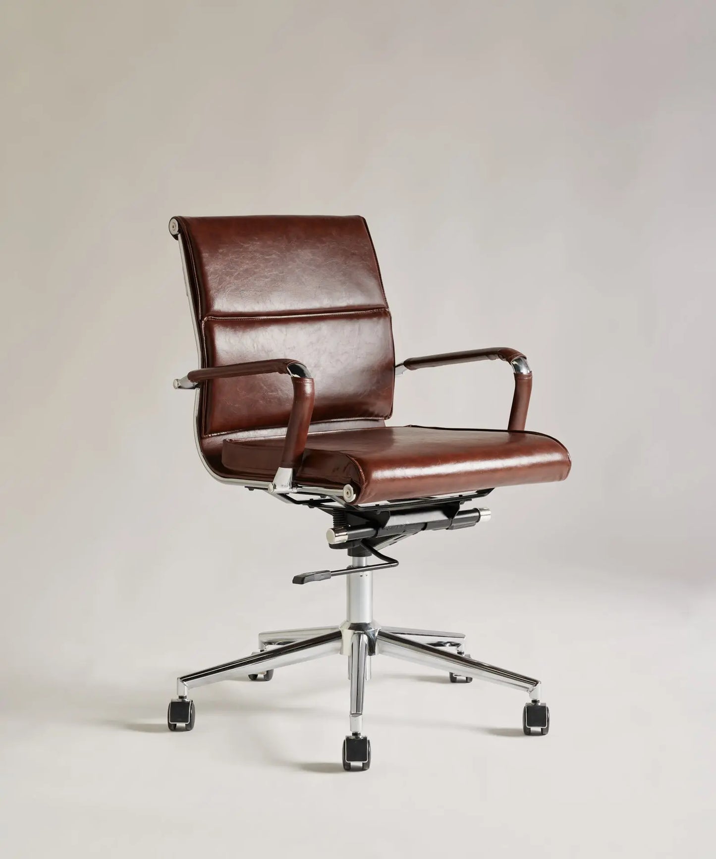 56078975402370 Silla de Oficina en Piel Kane Low Base Sillas de Oficina Northdeco