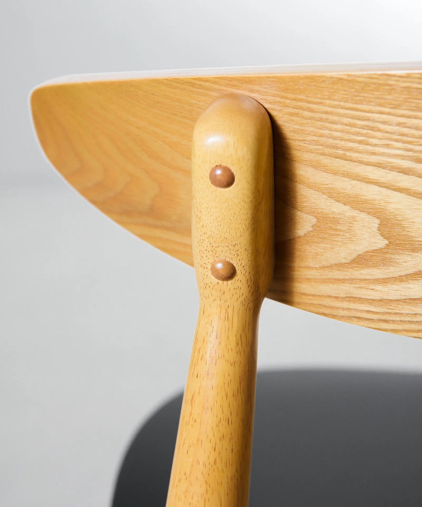 46795985158481 Silla de Comedor en Madera Acolchada Kyoto Sillas de Madera Northdeco