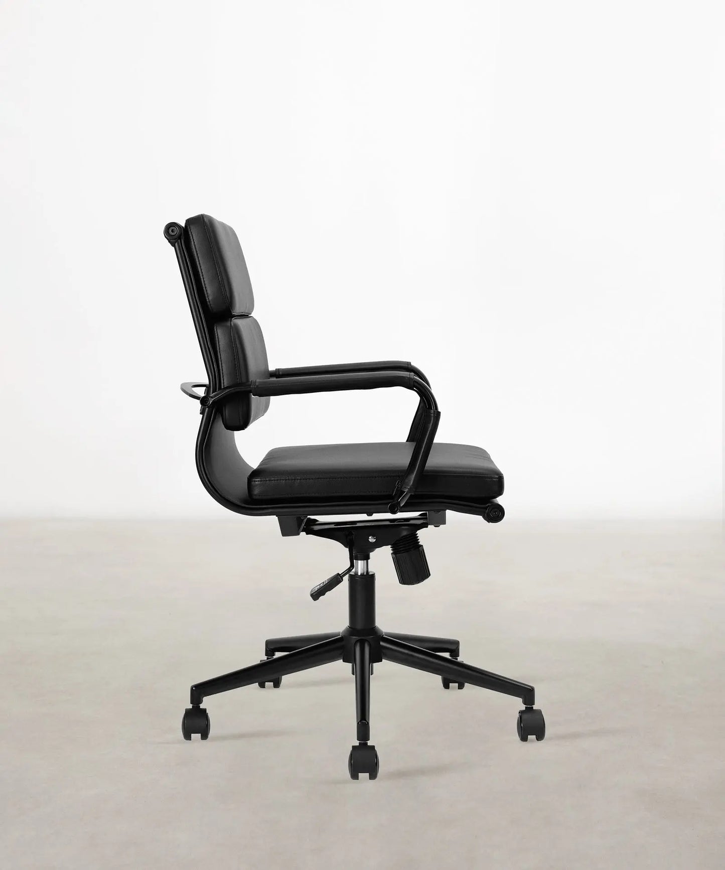 48501523972433 Silla de Oficina en Polipiel Low Base Belmont Black Edition Sillas de Oficina Northdeco