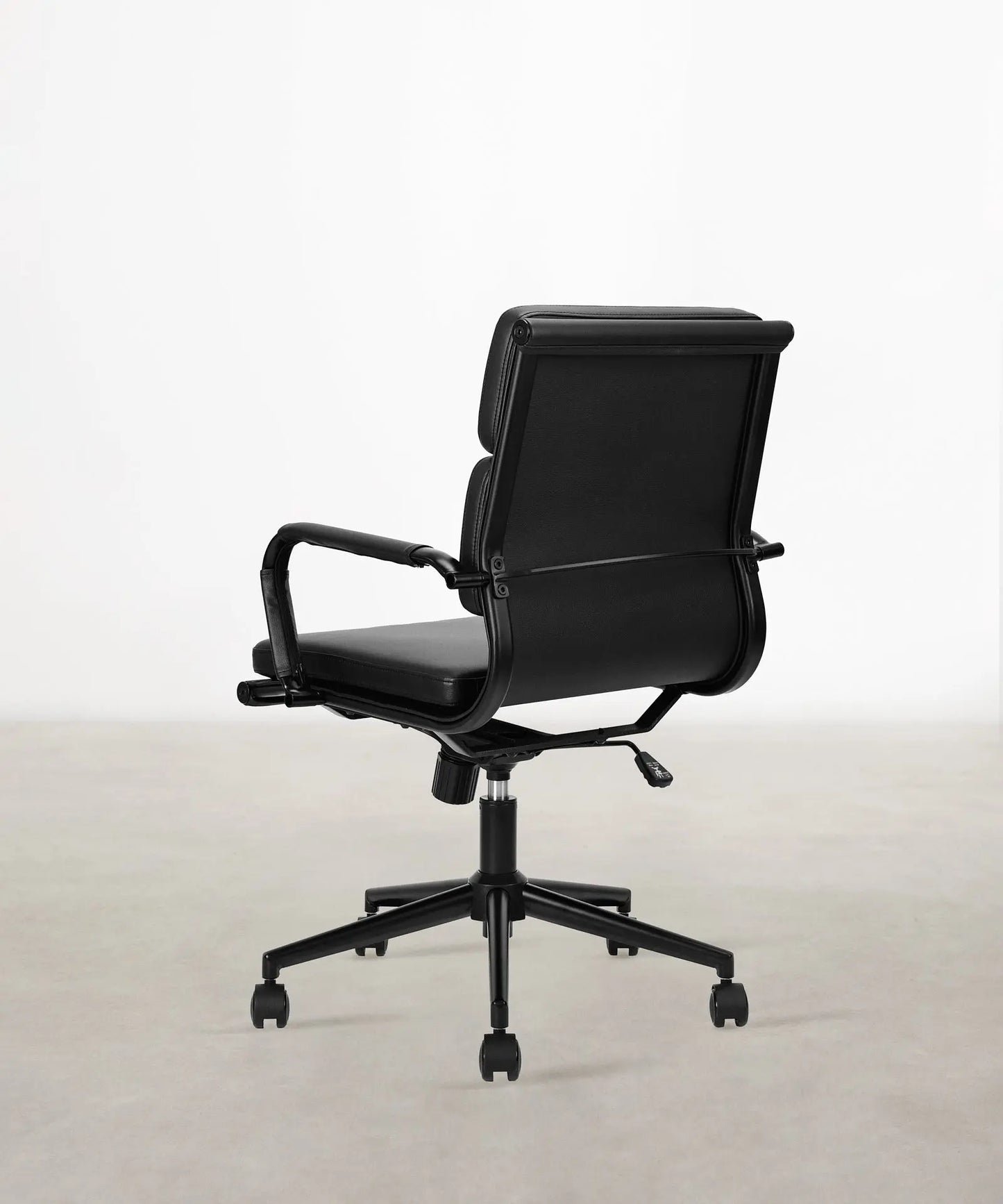 48501523972433 Silla de Oficina en Polipiel Low Base Belmont Black Edition Sillas de Oficina Northdeco