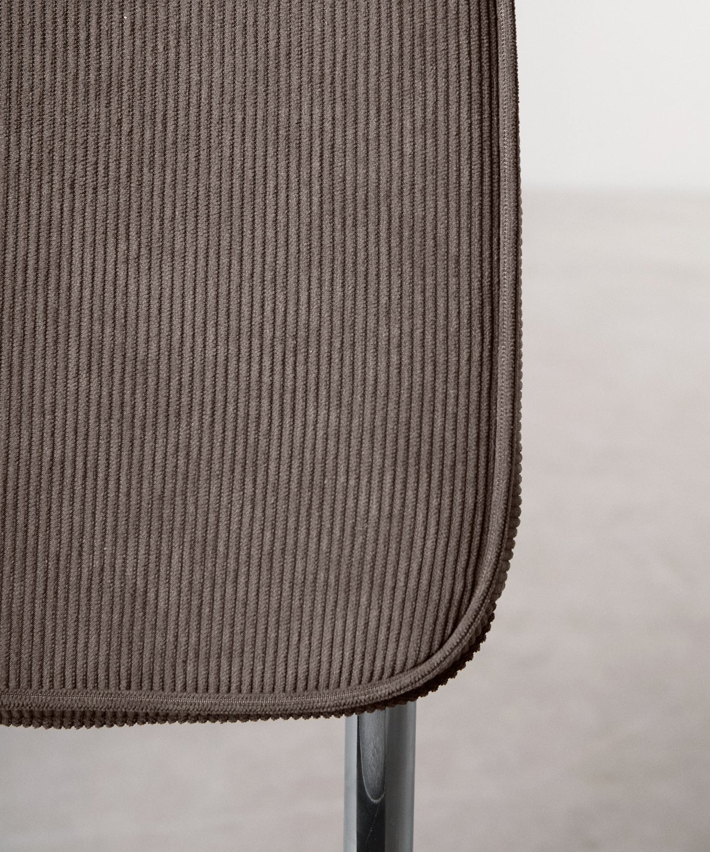 56626077270402 Silla de Comedor Tela de Pana y Metal Anela Sillas tapizadas Northdeco