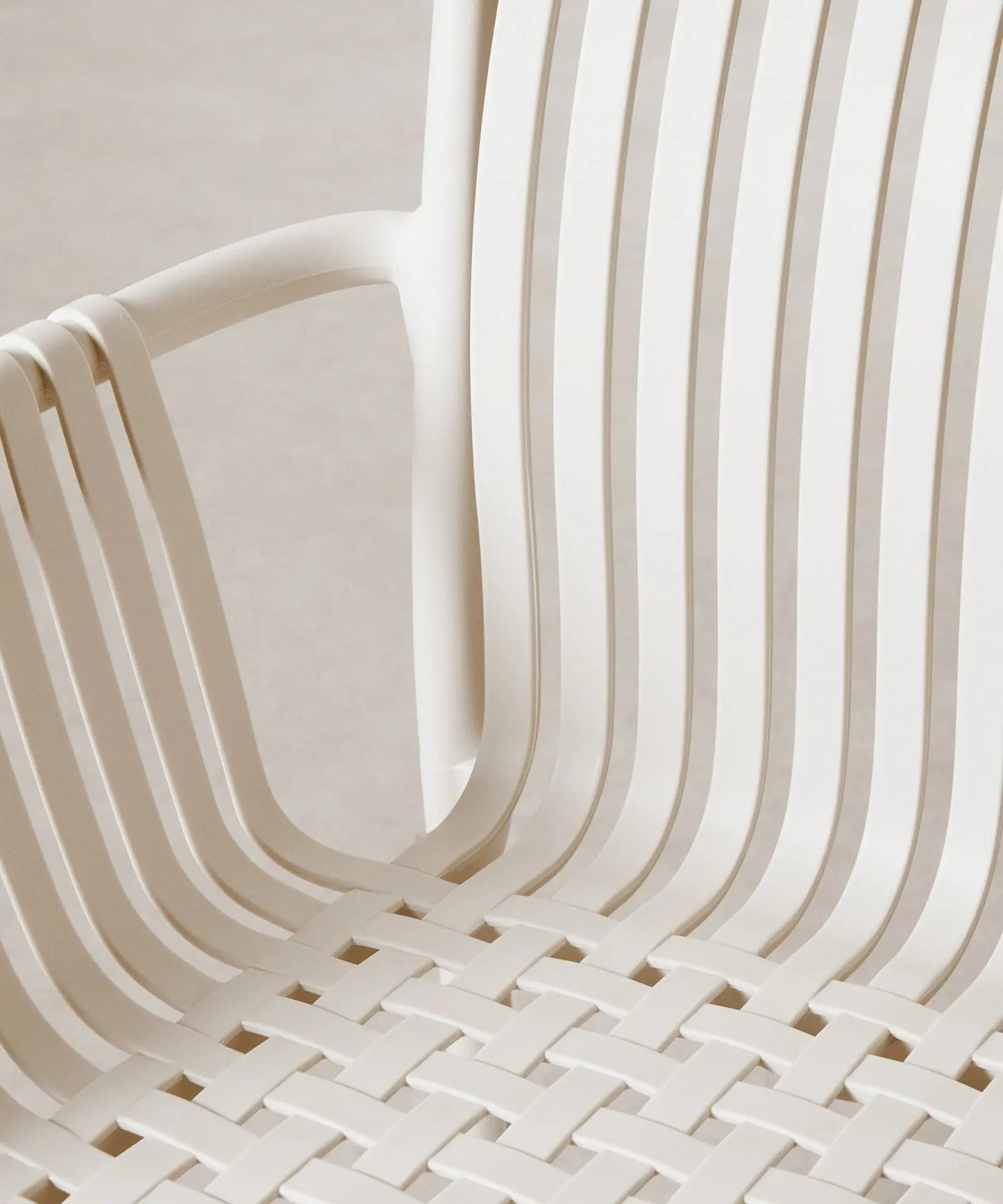 55771432026498 Silla de Polipropileno con Reposabrazos Salma Sillas de Plástico Northdeco