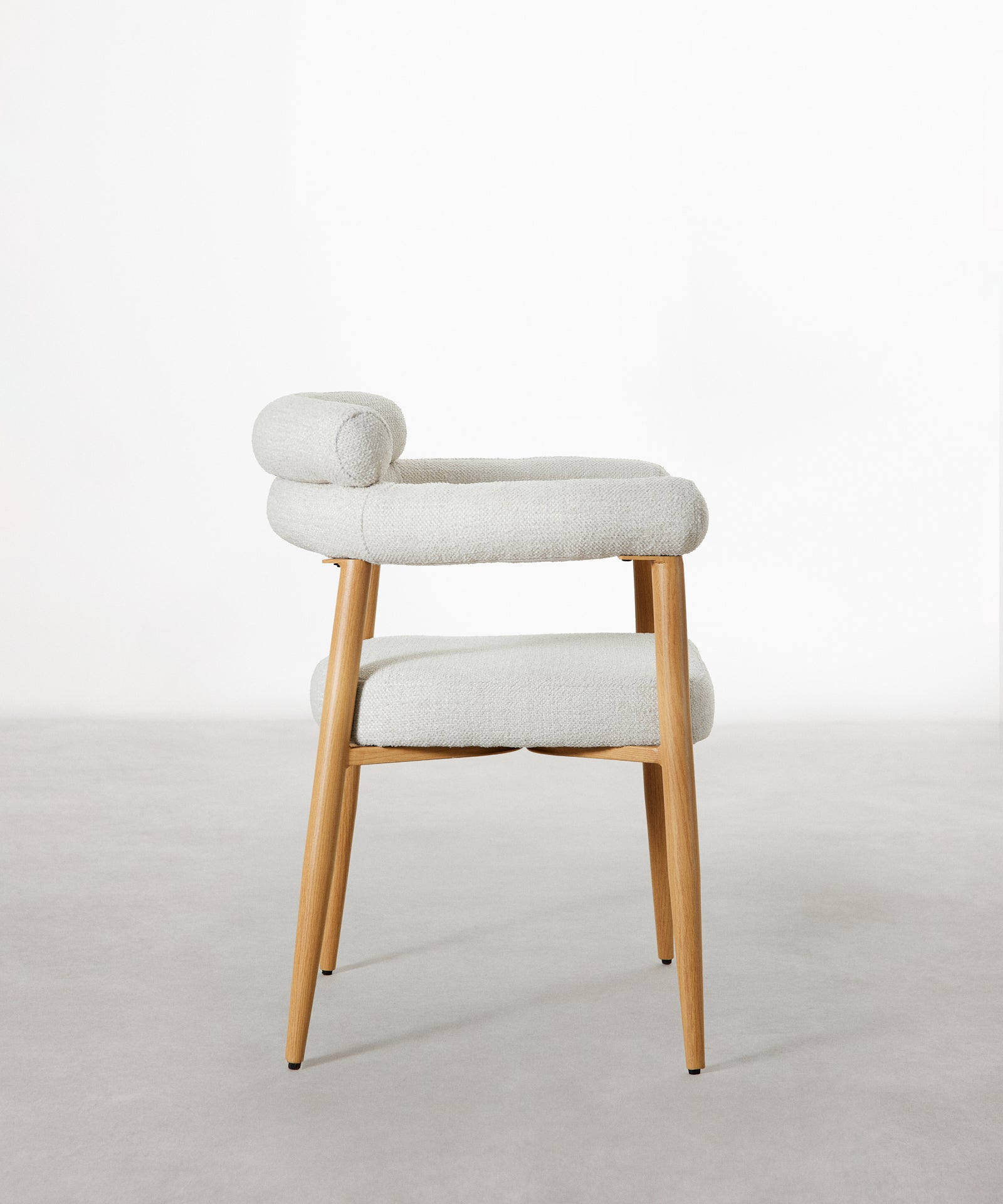 55954482790786 Silla de Comedor en Madera Tapizada Serena Sillas tapizadas Northdeco