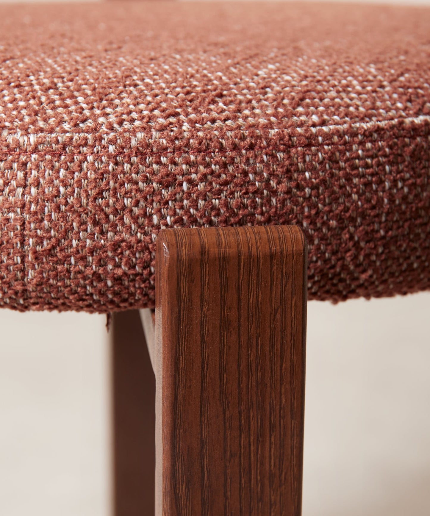 55629071581570 ND-0962 Sillas tapizadas Northdeco