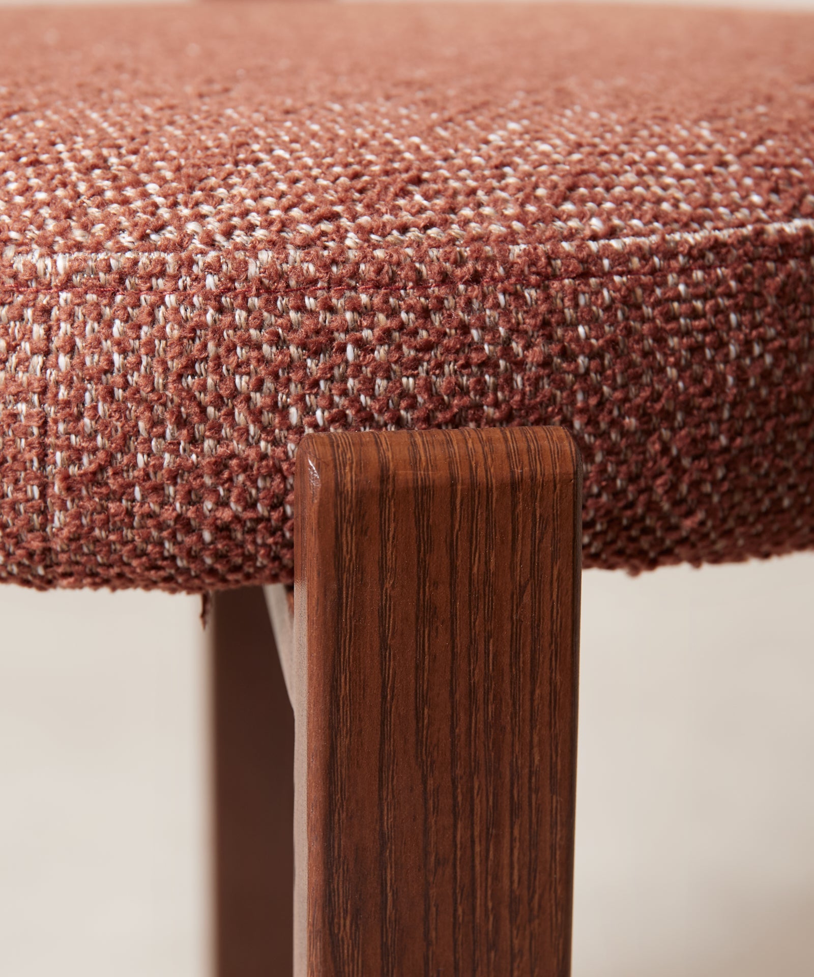 55629071581570 ND-0962 Sillas tapizadas Northdeco