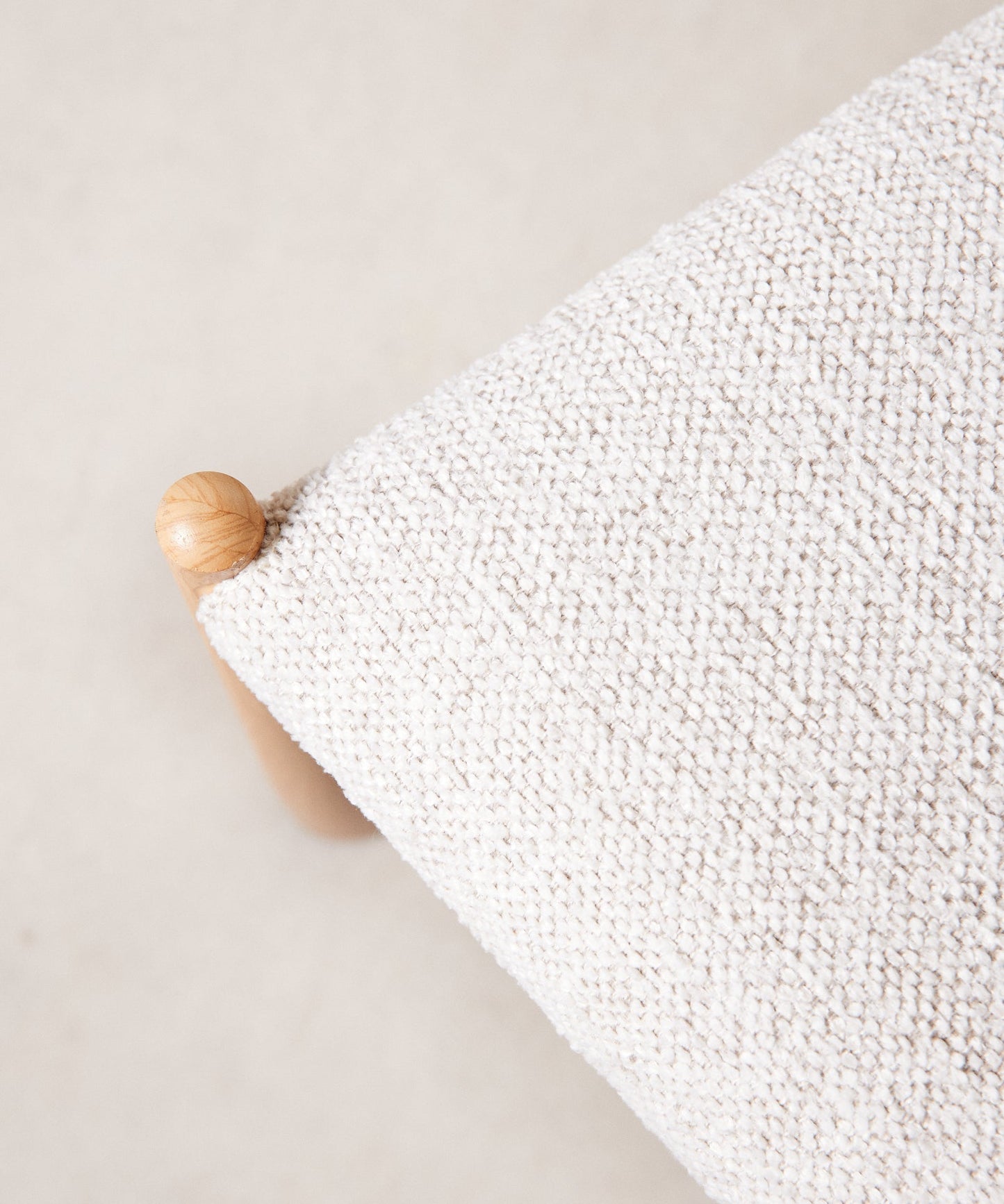 55651928506754 Silla de Comedor en Madera Tapizada Dafne Sillas tapizadas Northdeco