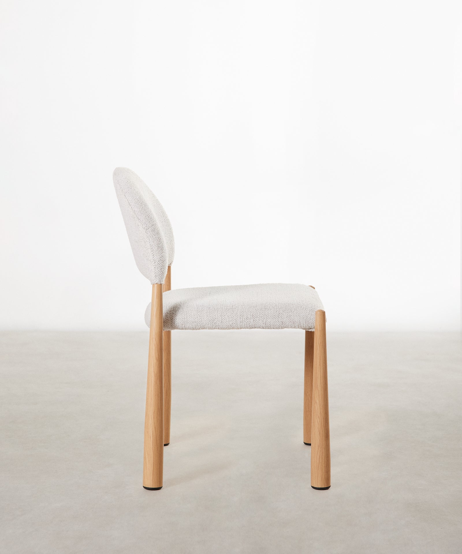 55651928506754 Silla de Comedor en Madera Tapizada Dafne Sillas tapizadas Northdeco