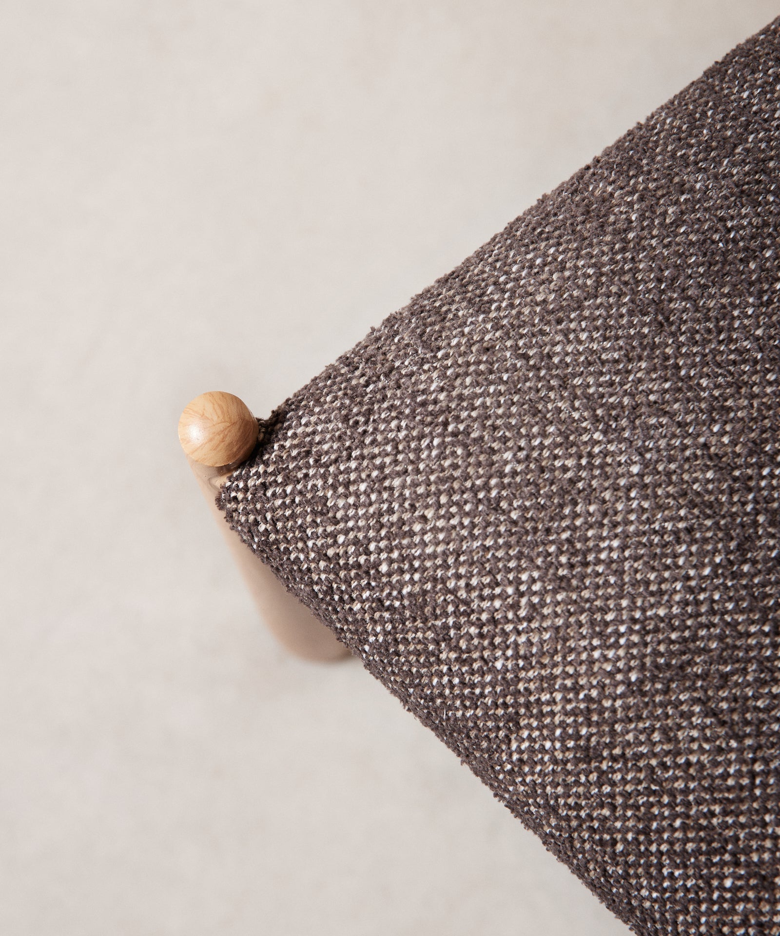 55651928572290 Silla de Comedor en Madera Tapizada Dafne Sillas tapizadas Northdeco