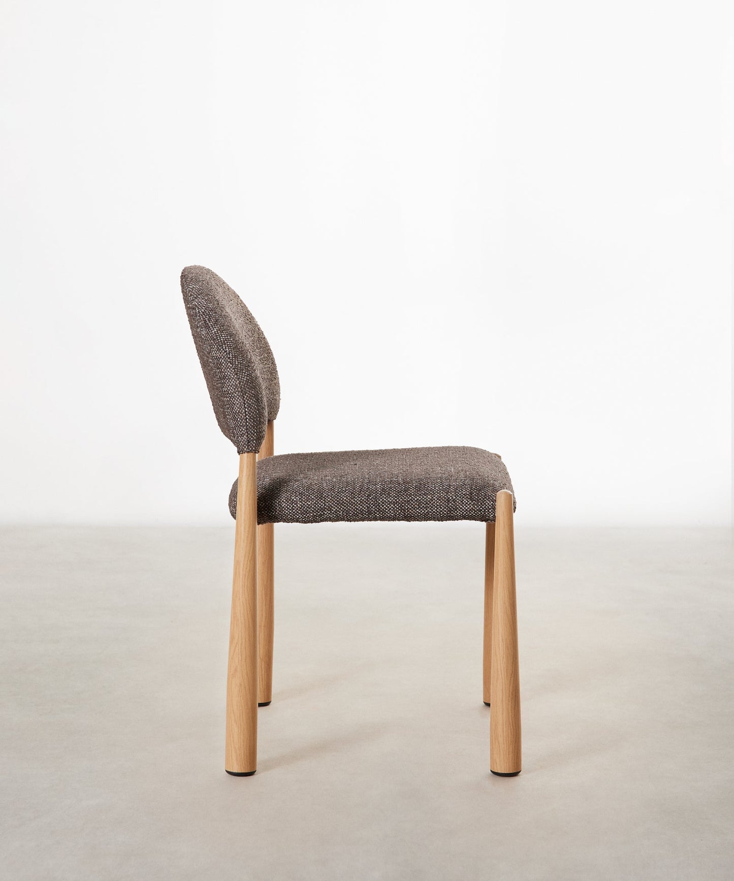 55651928572290 Silla de Comedor en Madera Tapizada Dafne Sillas tapizadas Northdeco