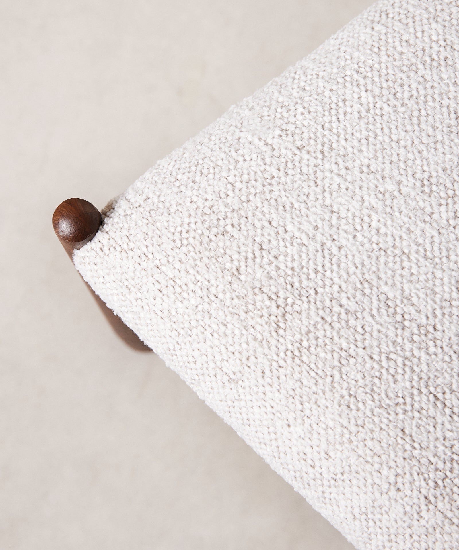 55651919233410 Silla de Comedor en Madera Tapizada Dafne Sillas tapizadas Northdeco