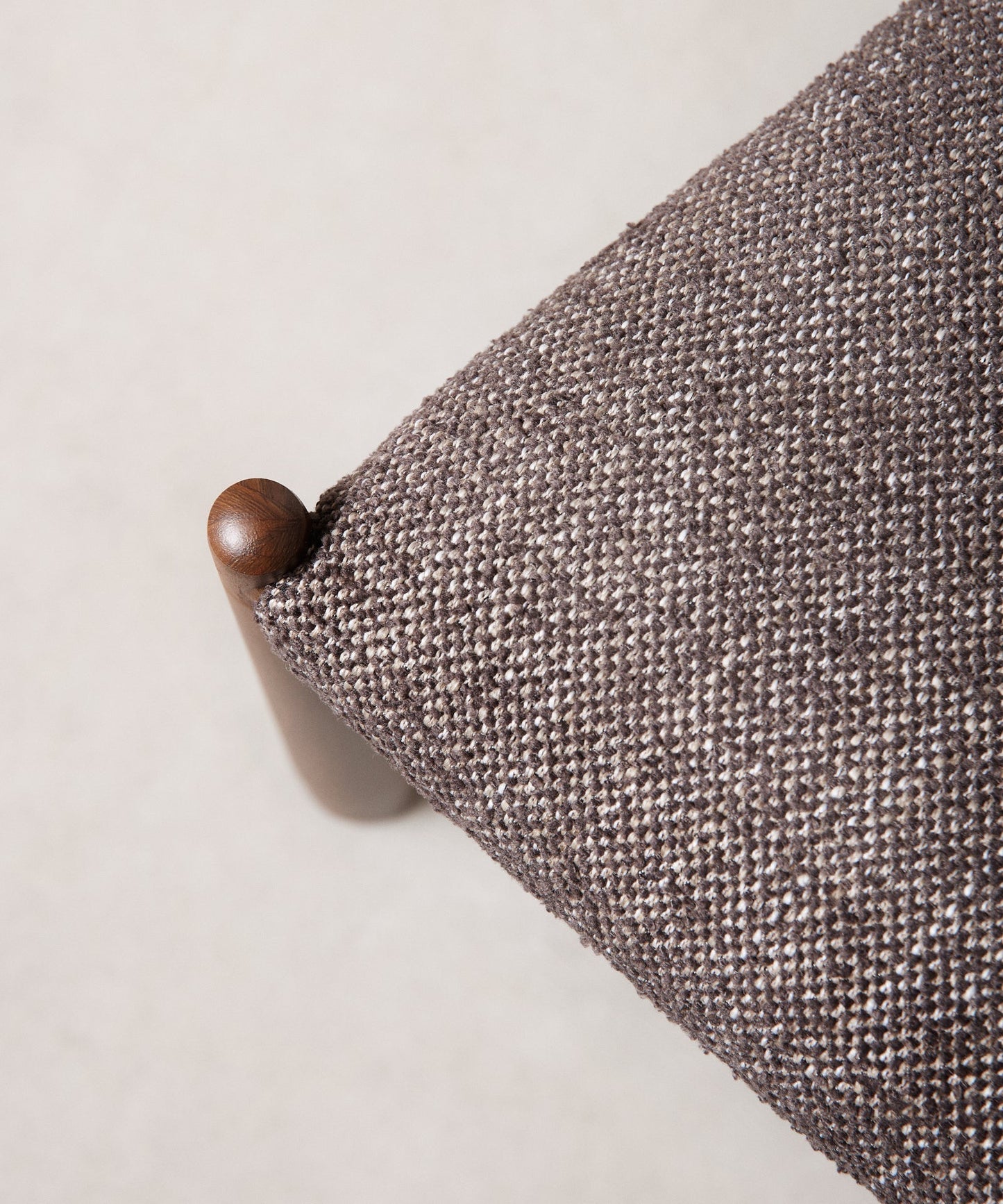 55651928539522 Silla de Comedor en Madera Tapizada Dafne Sillas tapizadas Northdeco