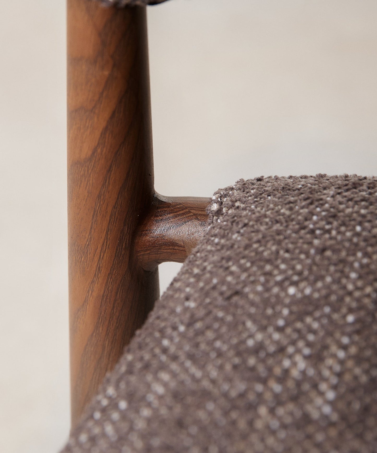 55651928539522 Silla de Comedor en Madera Tapizada Dafne Sillas tapizadas Northdeco