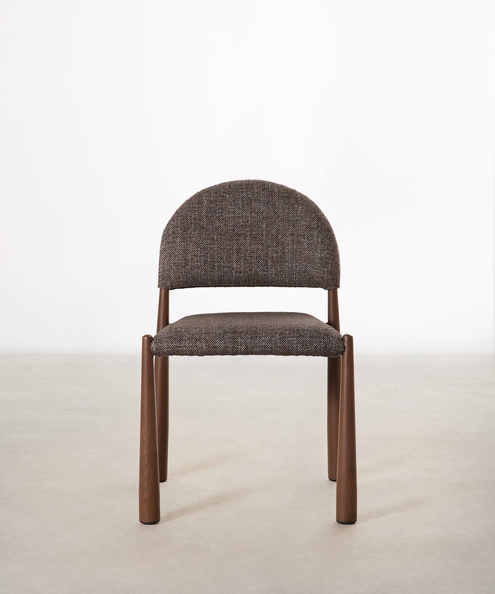 55651928539522 Silla de Comedor en Madera Tapizada Dafne Sillas tapizadas Northdeco