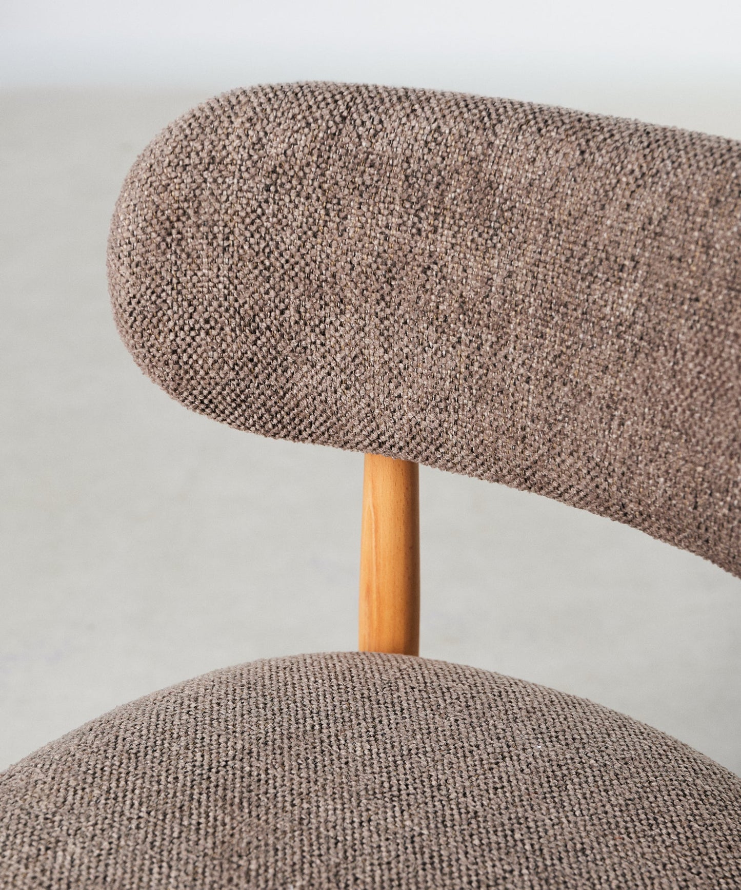 55966934139266 Silla de Comedor en Madera y Tapizada Dean Sillas Nórdicas Northdeco