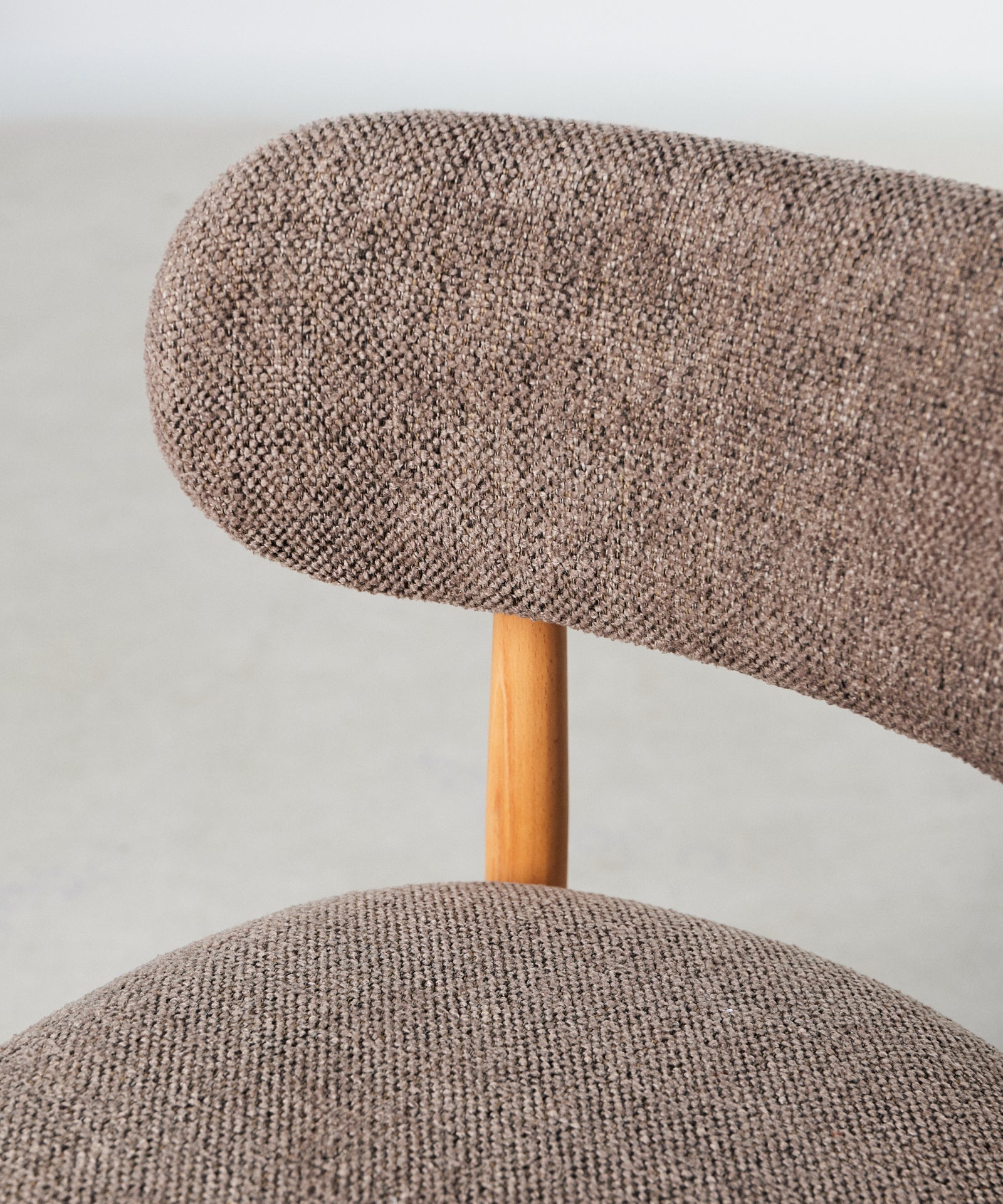 55966934139266 Silla de Comedor en Madera y Tapizada Dean Sillas Nórdicas Northdeco