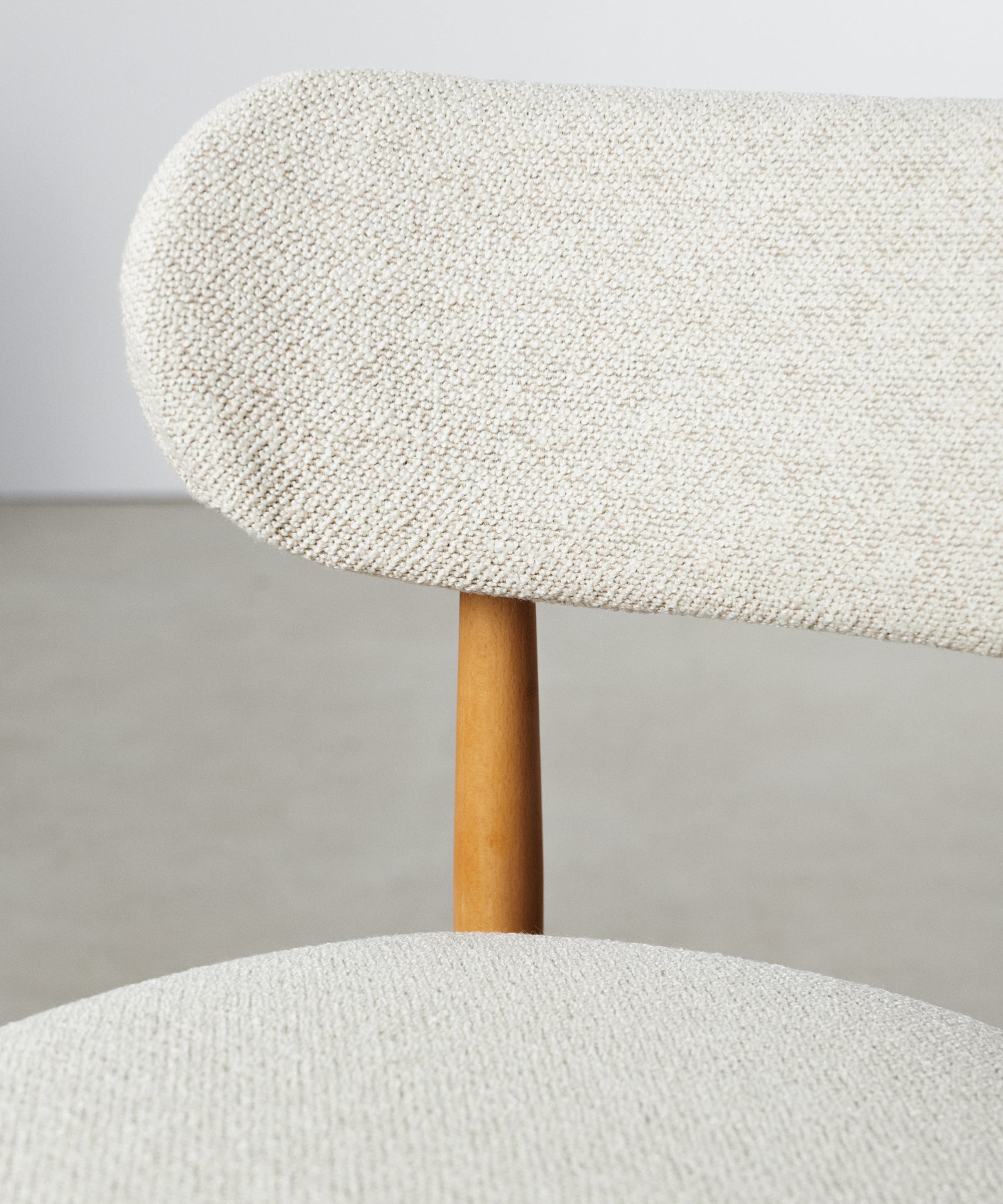 55966739988866 Silla de Comedor en Madera y Tapizada Dean Sillas Nórdicas Northdeco