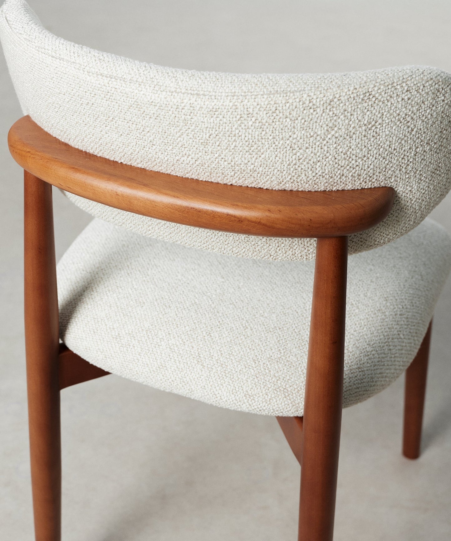 55966934237570 Silla de Comedor en Madera y Tapizada Dean Sillas Nórdicas Northdeco