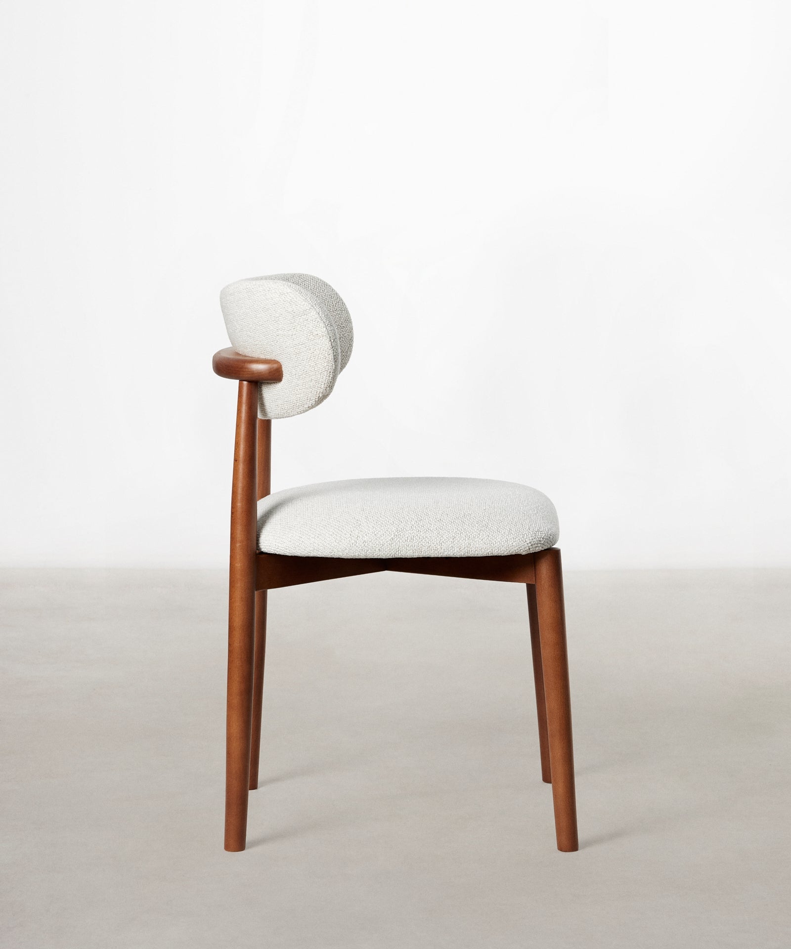 55966934237570 Silla de Comedor en Madera y Tapizada Dean Sillas Nórdicas Northdeco