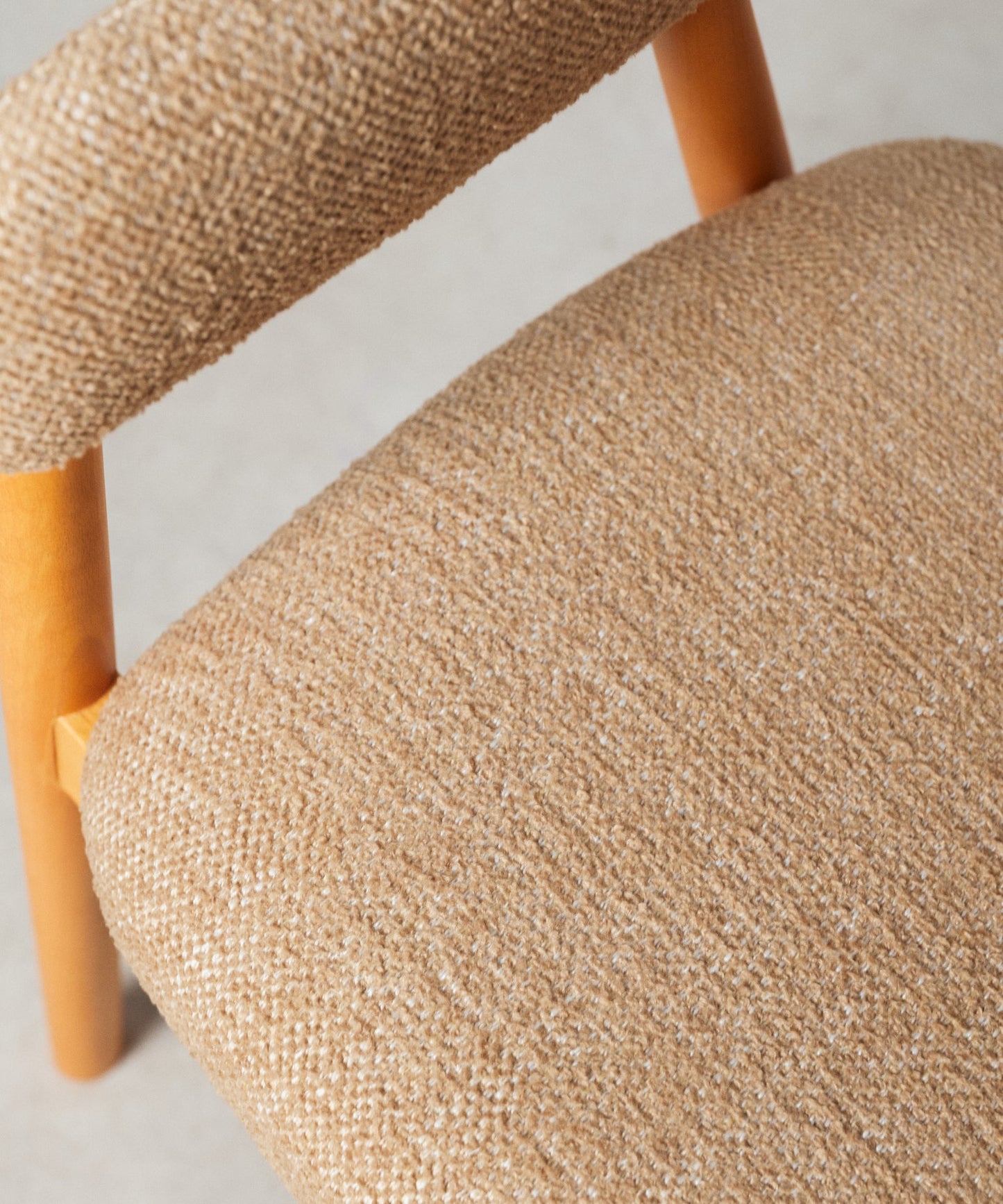 56017383555458 Silla de Comedor en Metal Tapizada Tesa Sillas Nórdicas Northdeco