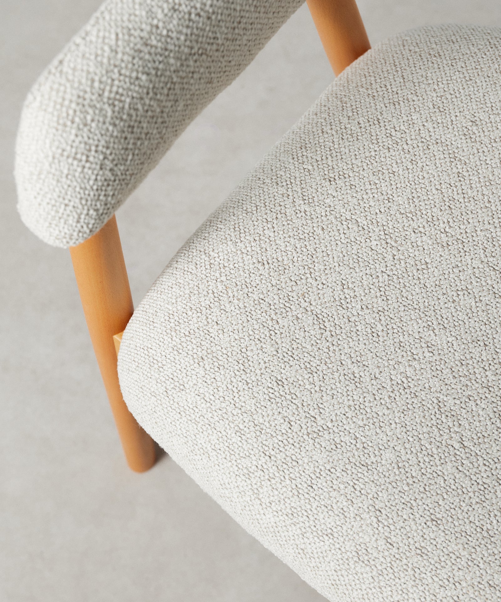 56017367957890 Silla de Comedor en Metal Tapizada Tesa Sillas Nórdicas Northdeco