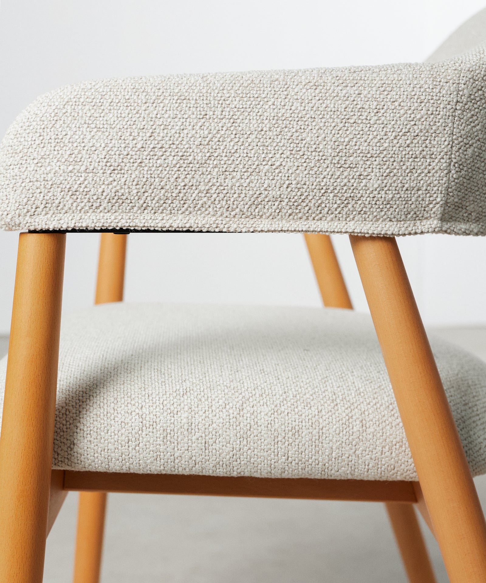 56017367957890 Silla de Comedor en Metal Tapizada Tesa Sillas Nórdicas Northdeco