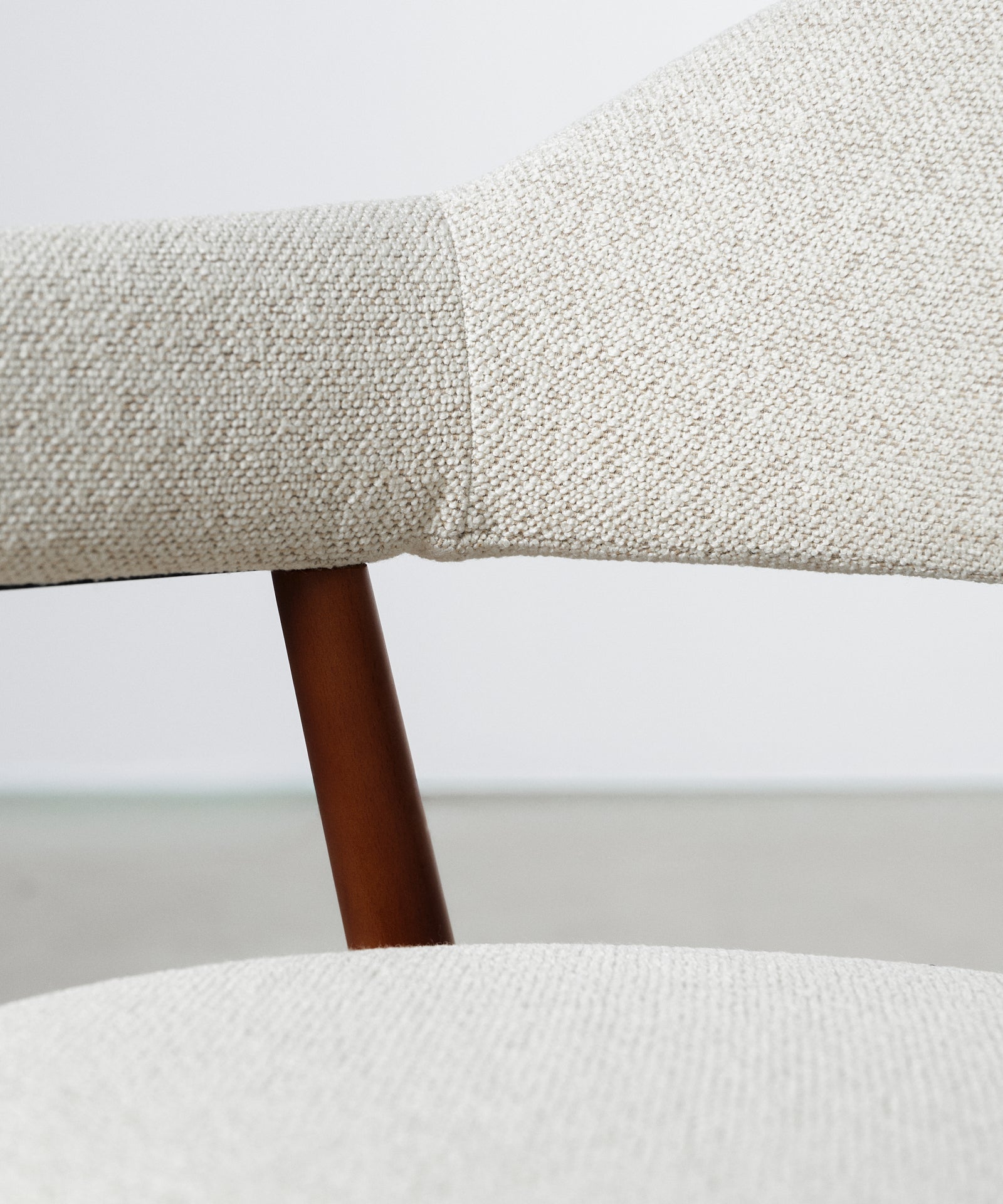 56017383457154 Silla de Comedor en Metal Tapizada Tesa Sillas Nórdicas Northdeco